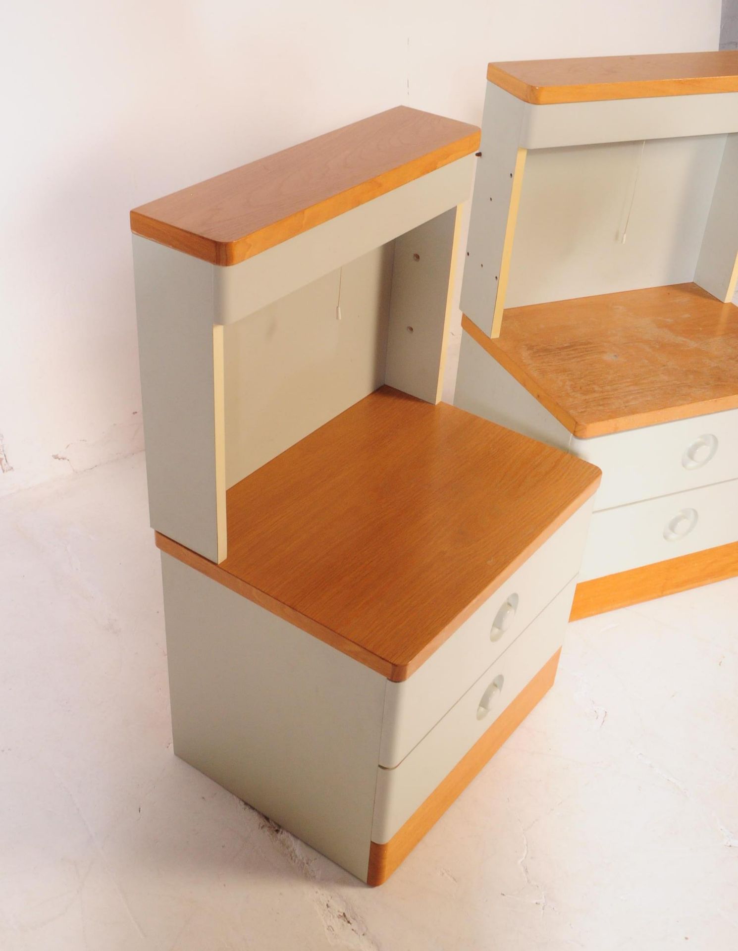 STAG FURNITURE - PAIR OF LATE 20TH CENTURY BEDSIDES - Image 3 of 7