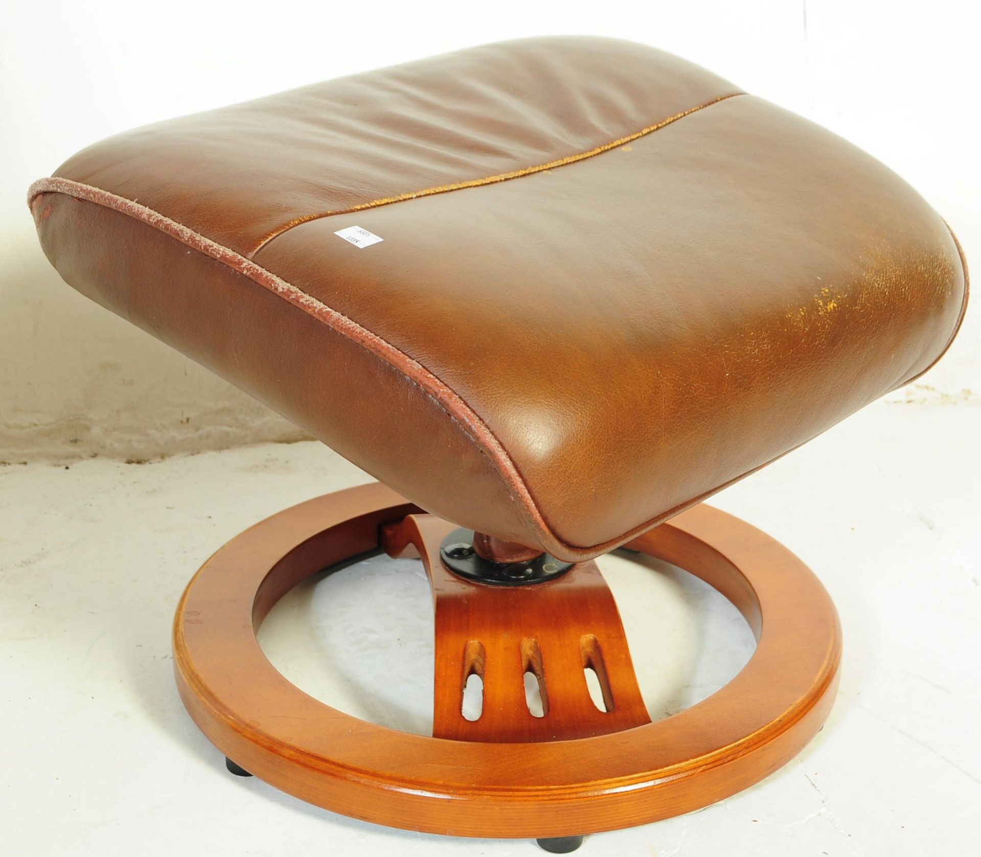 EKORNES STRESSLESS MANNER RECLINING ARMCHAIR AND OTTOMAN - Image 4 of 7