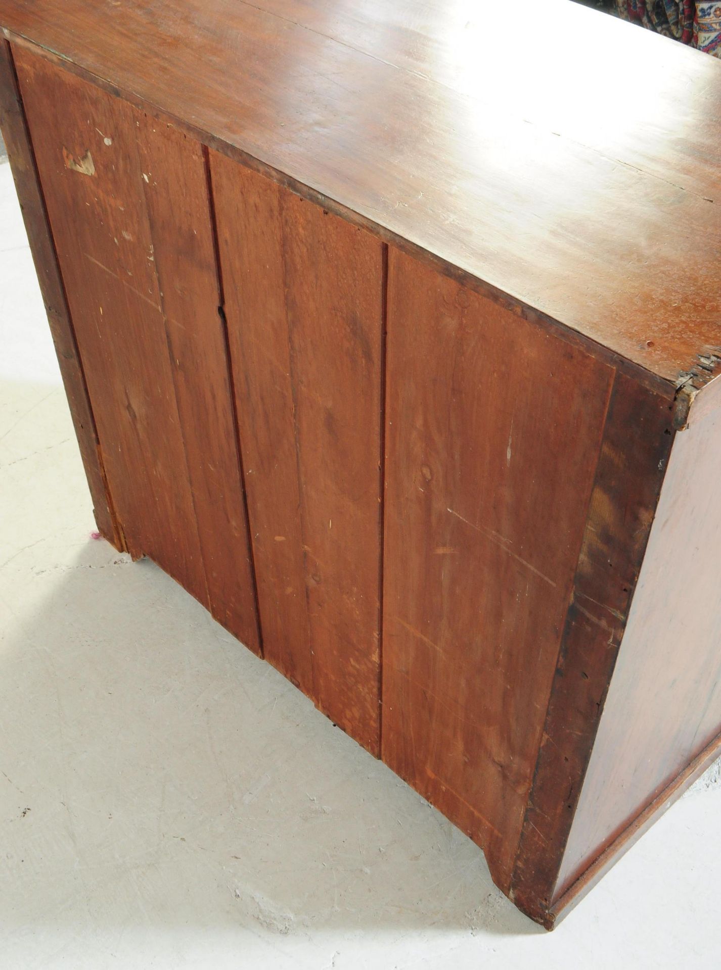 19TH CENTURY VICTORIAN MAHOGANY CHEST OF DRAWERS - Image 7 of 9