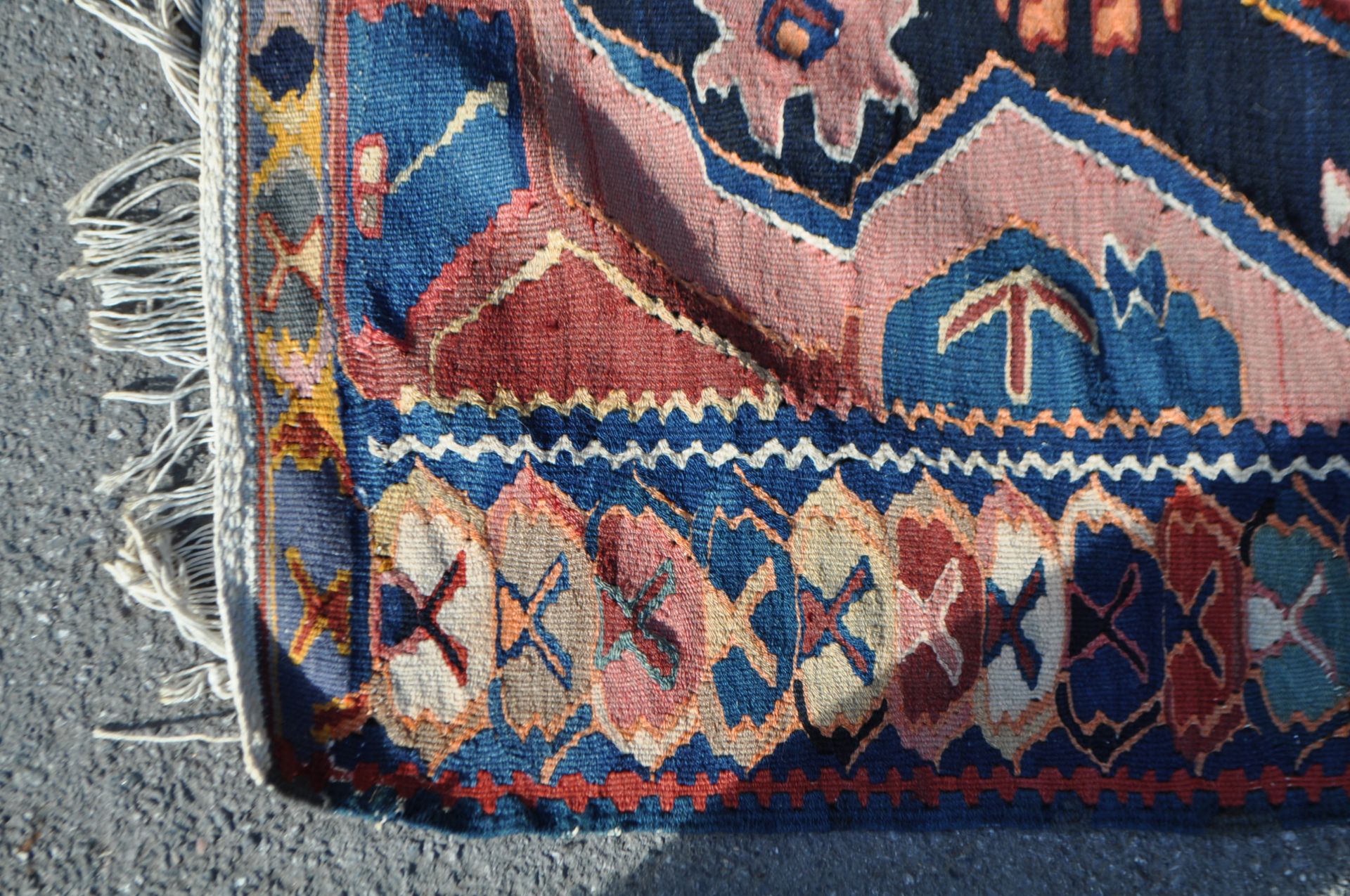 EARLY 20TH CENTURY IRANIAN KILIM RUG - Image 3 of 4