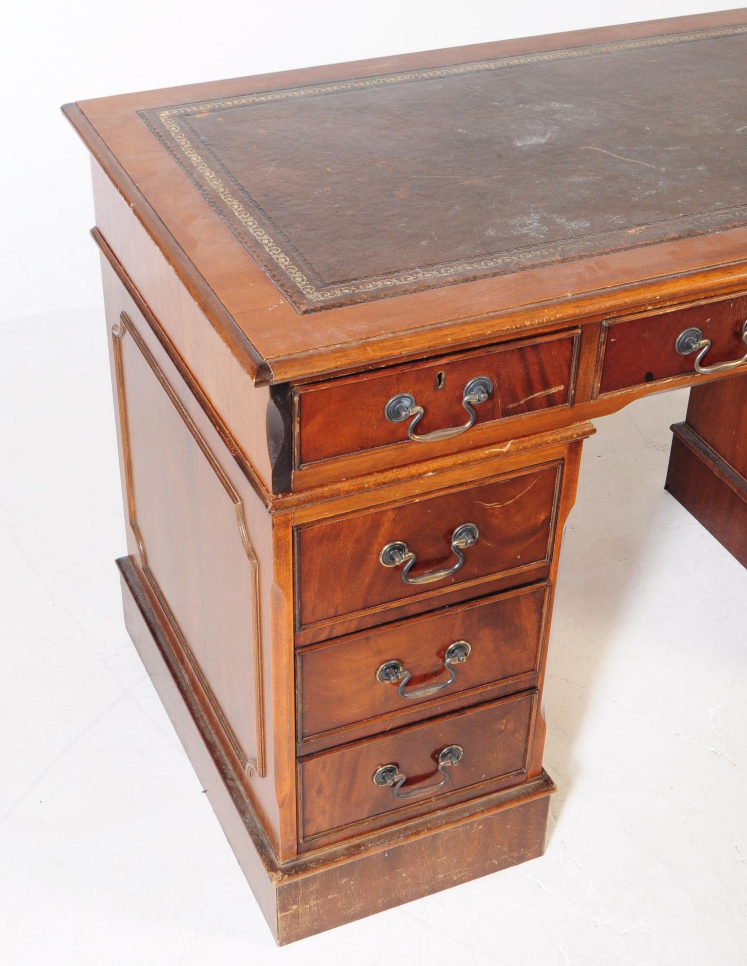 GEORGE III REVIVAL REPRODUCTION MAHOGANY OFFICE DESK - Image 3 of 8