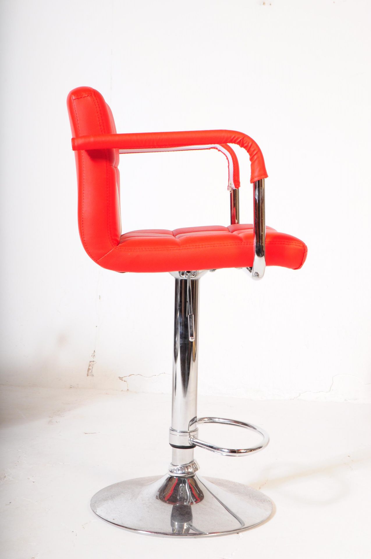 PAIR OF MID CENTURY 1970S VINYL BAR STOOLS - Image 6 of 6