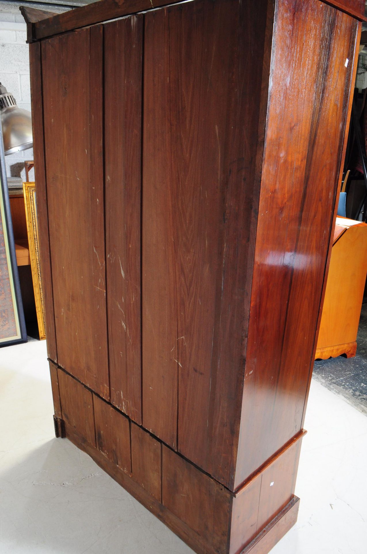 EARLY 20TH CENTURY EDWARDIAN OAK DOUBLE WARDROBE - Image 4 of 4