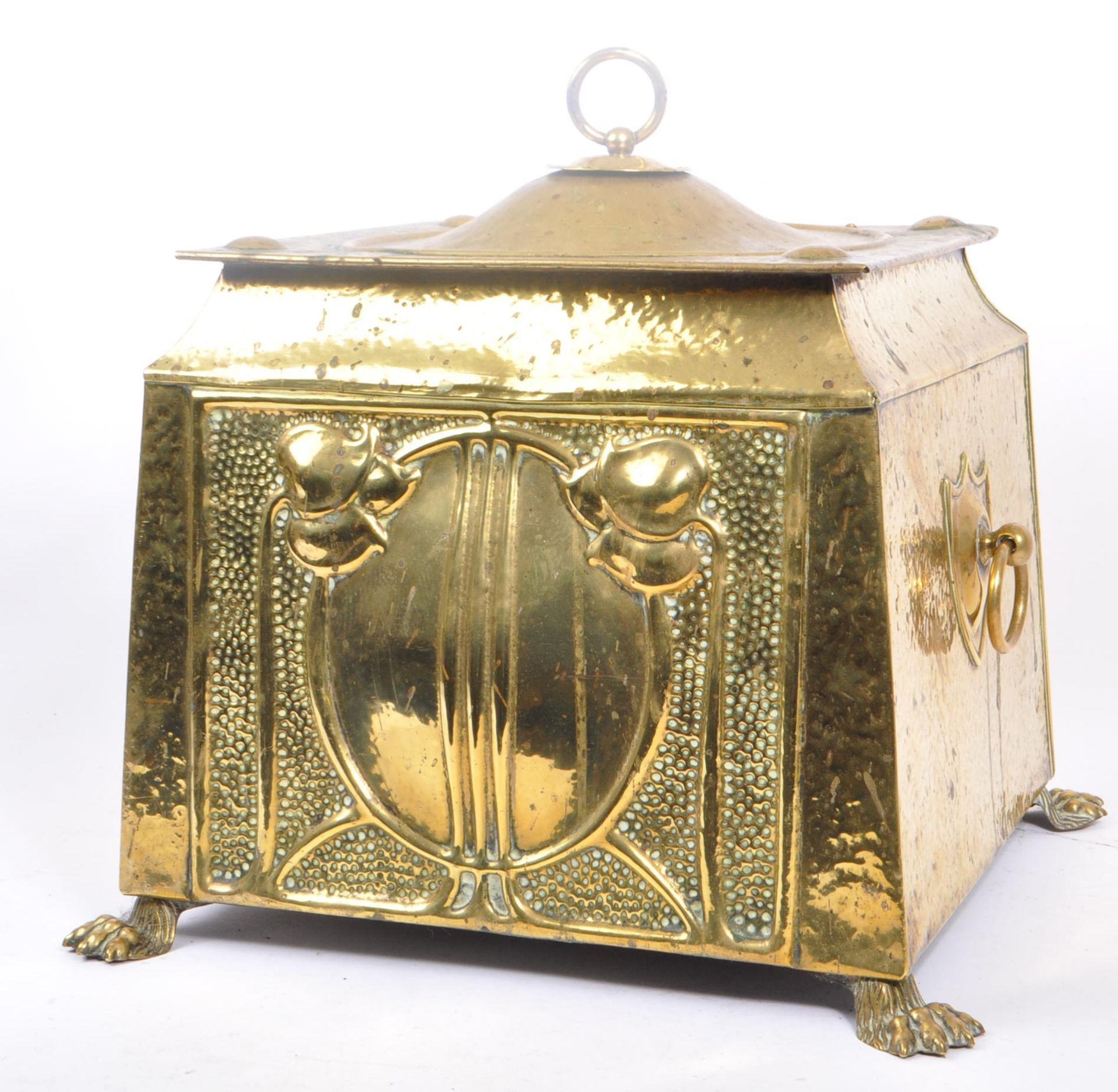 EARLY 20TH CENTURY BRASS ART NOUVEAU COAL SCUTTLE - Image 3 of 7