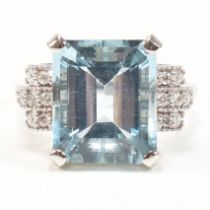 18CT WHITE GOLD AQUAMARINE & DIAMOND RING