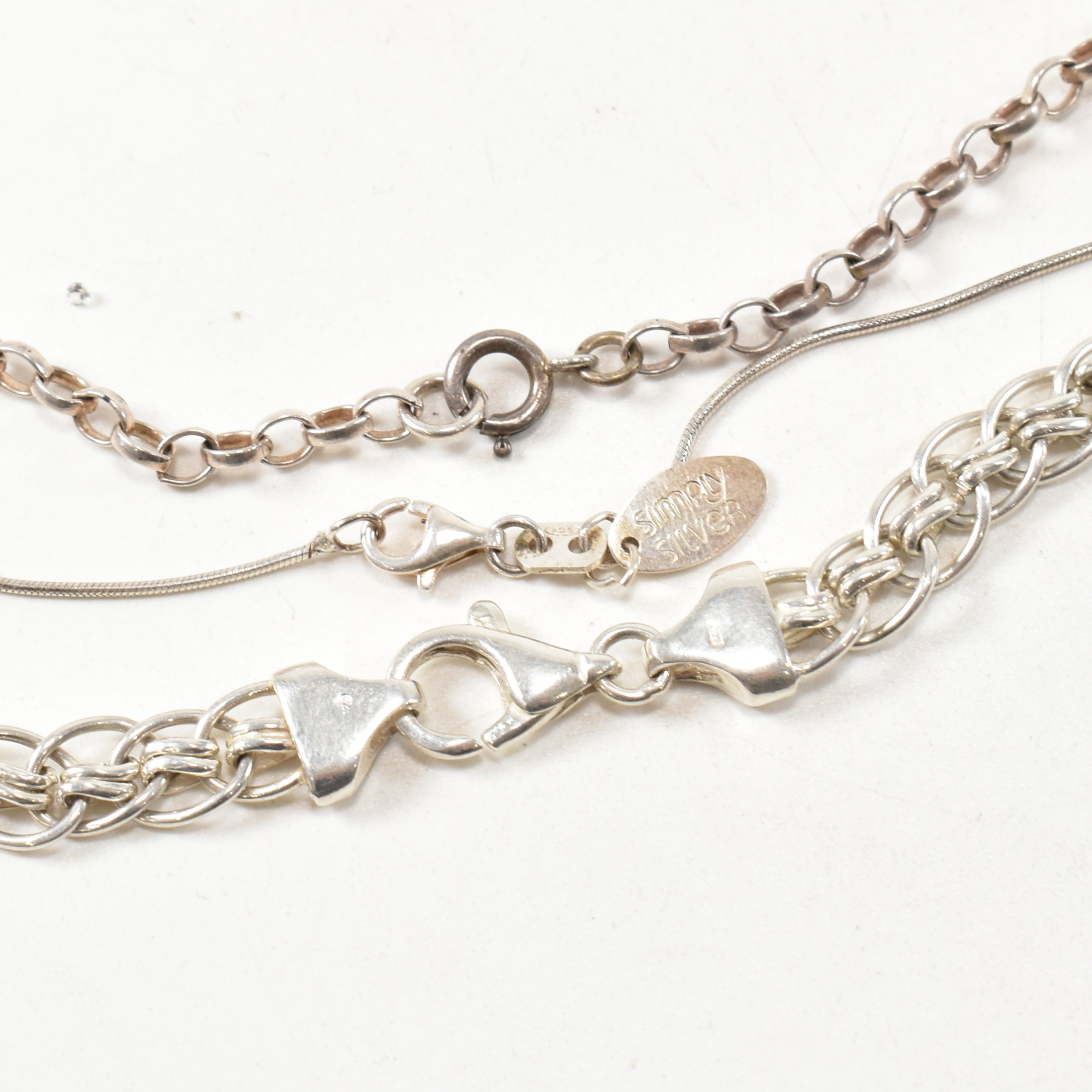 COLLECTION OF SILVER CHAINS & PENDANT NECKLACE - Image 4 of 4