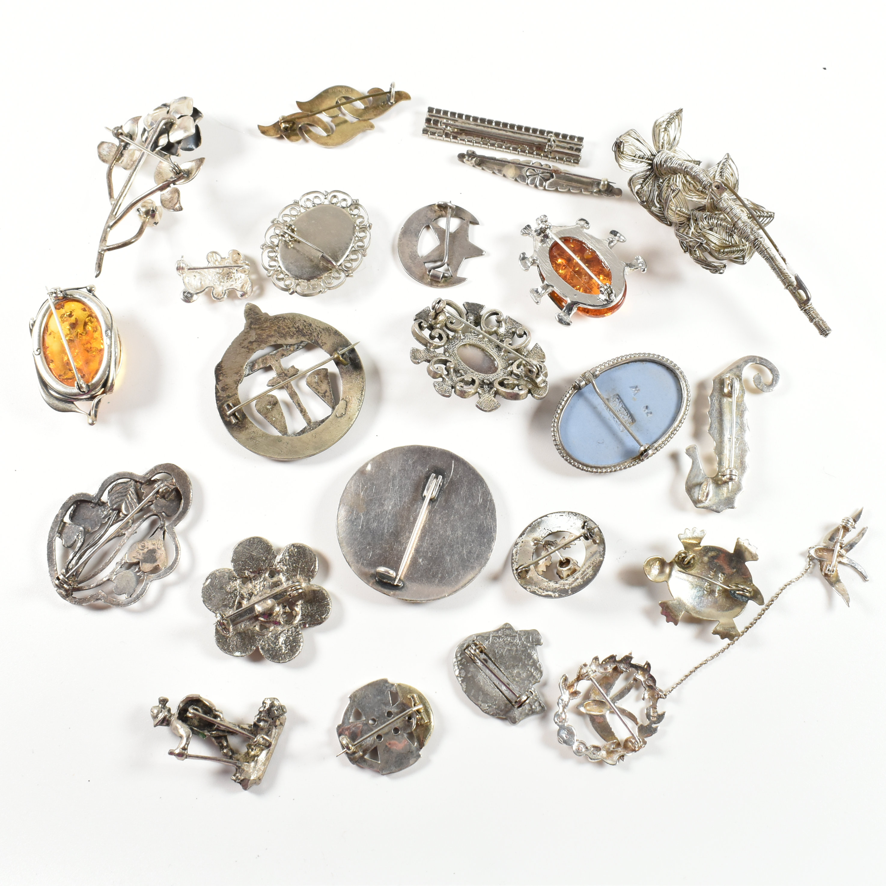 VINTAGE & LATER 925 SILVER & WHITE METAL BROOCHES - Bild 6 aus 9