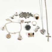 COLLECTION OF SILVER & GEM SET JEWELLERY INCLUDING CHARM BRACELET