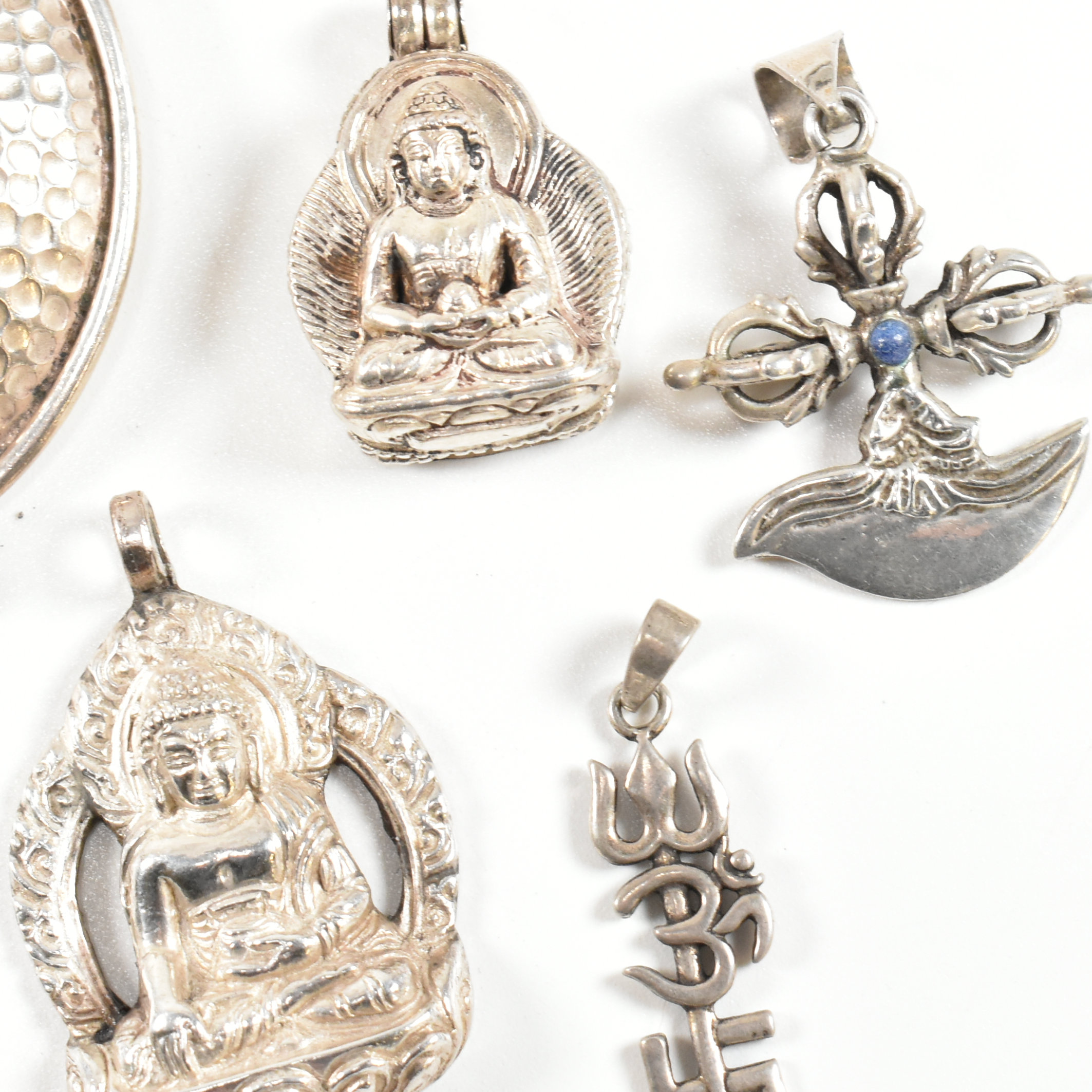 COLLECTION OF 925 SILVER & WHITE METAL PENDANTS - Bild 5 aus 9