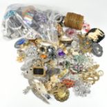 COLLECTION OF VINTAGE & LATER COSTUME JEWELLERY