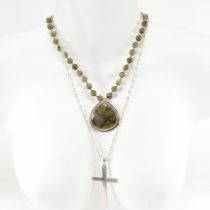 SILVER CROSS PENDANT NECKLACE & GREEN AGATE PENDANT NECKLACE