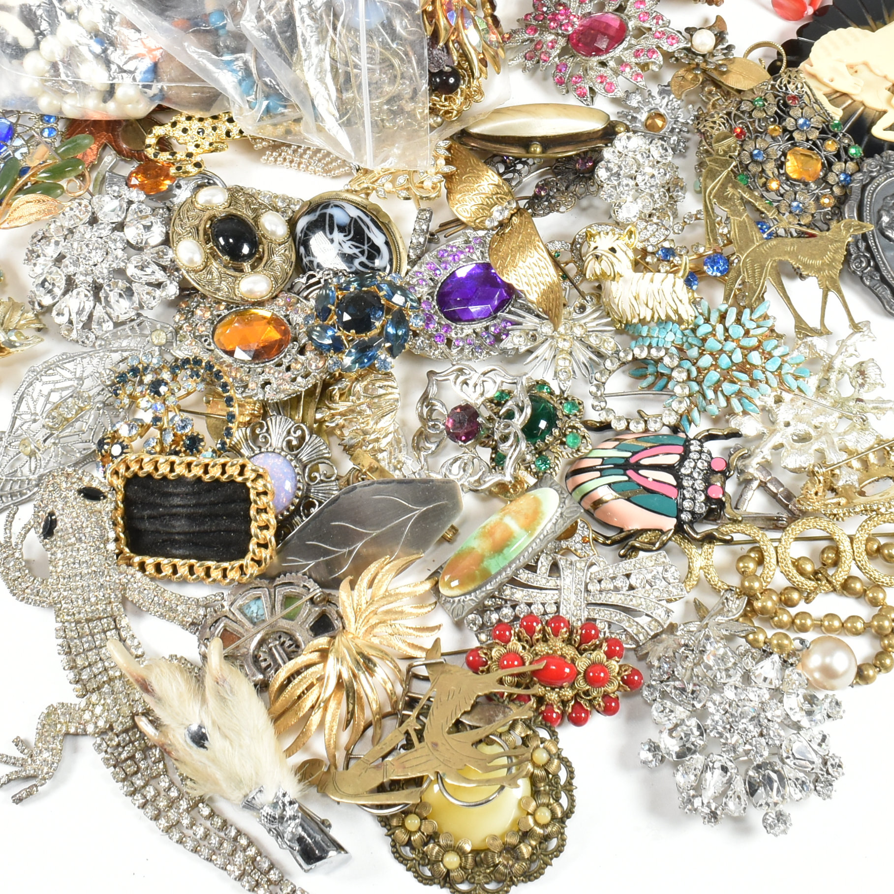 COLLECTION OF VINTAGE & LATER COSTUME JEWELLERY - Image 12 of 12