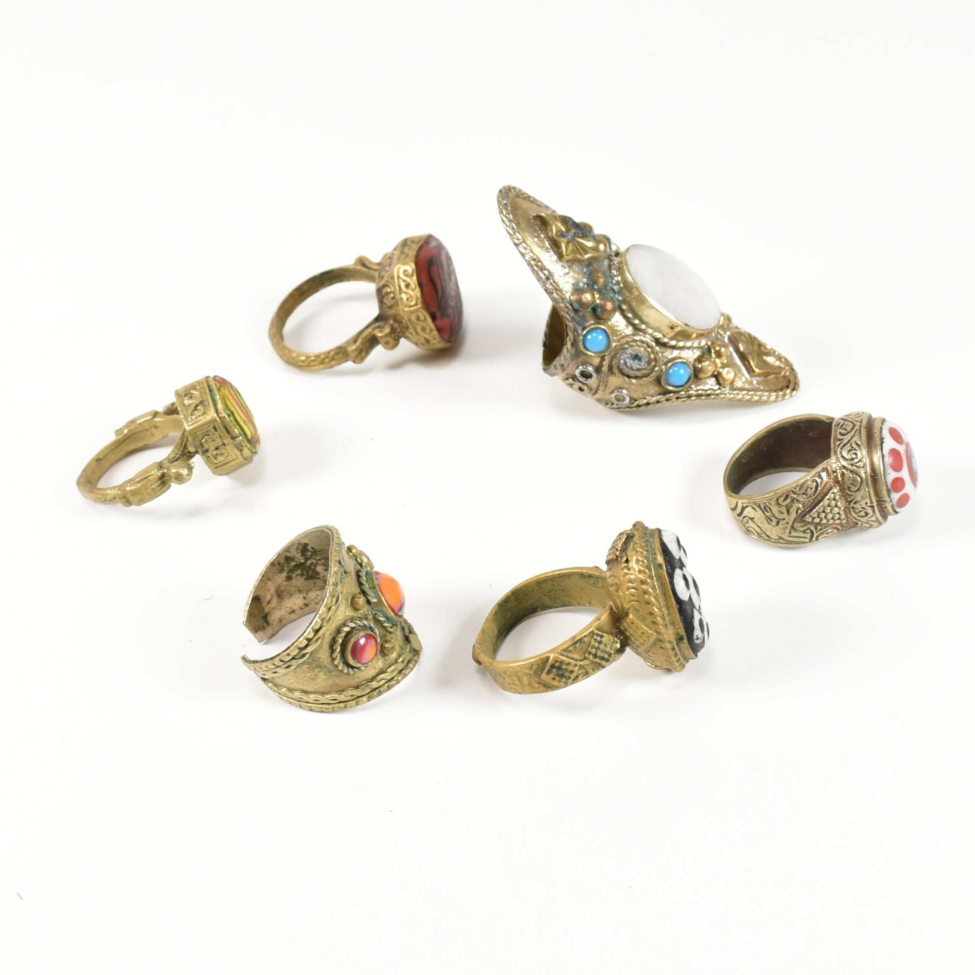 COLLECTION OF CONTEMPORARY BRASS PHOENICIAN STYLE RINGS - Image 9 of 10