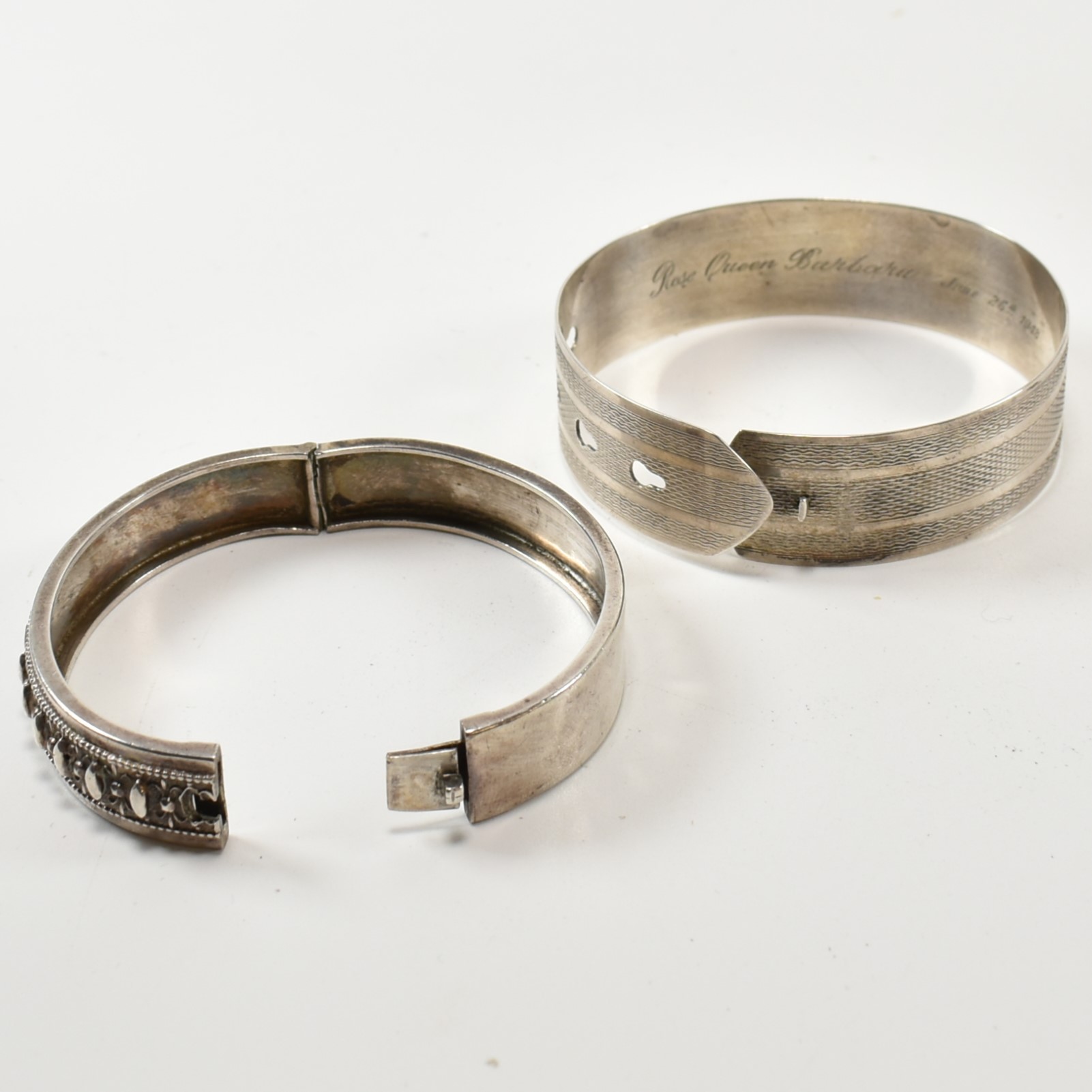 COLLECTION OF SILVER BRACELETS & BANGLES & ONE SILVER TONE METAL BRACELET - Image 5 of 5