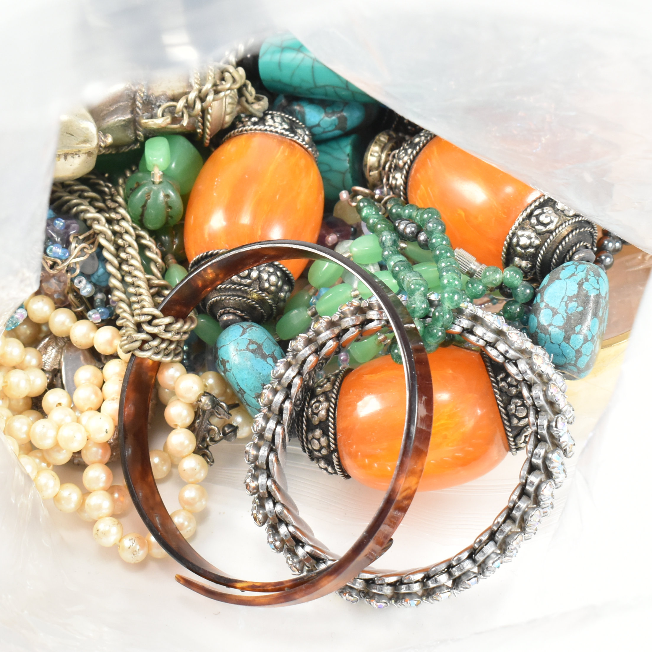 COLLECTION OF VINTAGE & LATER COSTUME JEWELLERY - Image 8 of 12