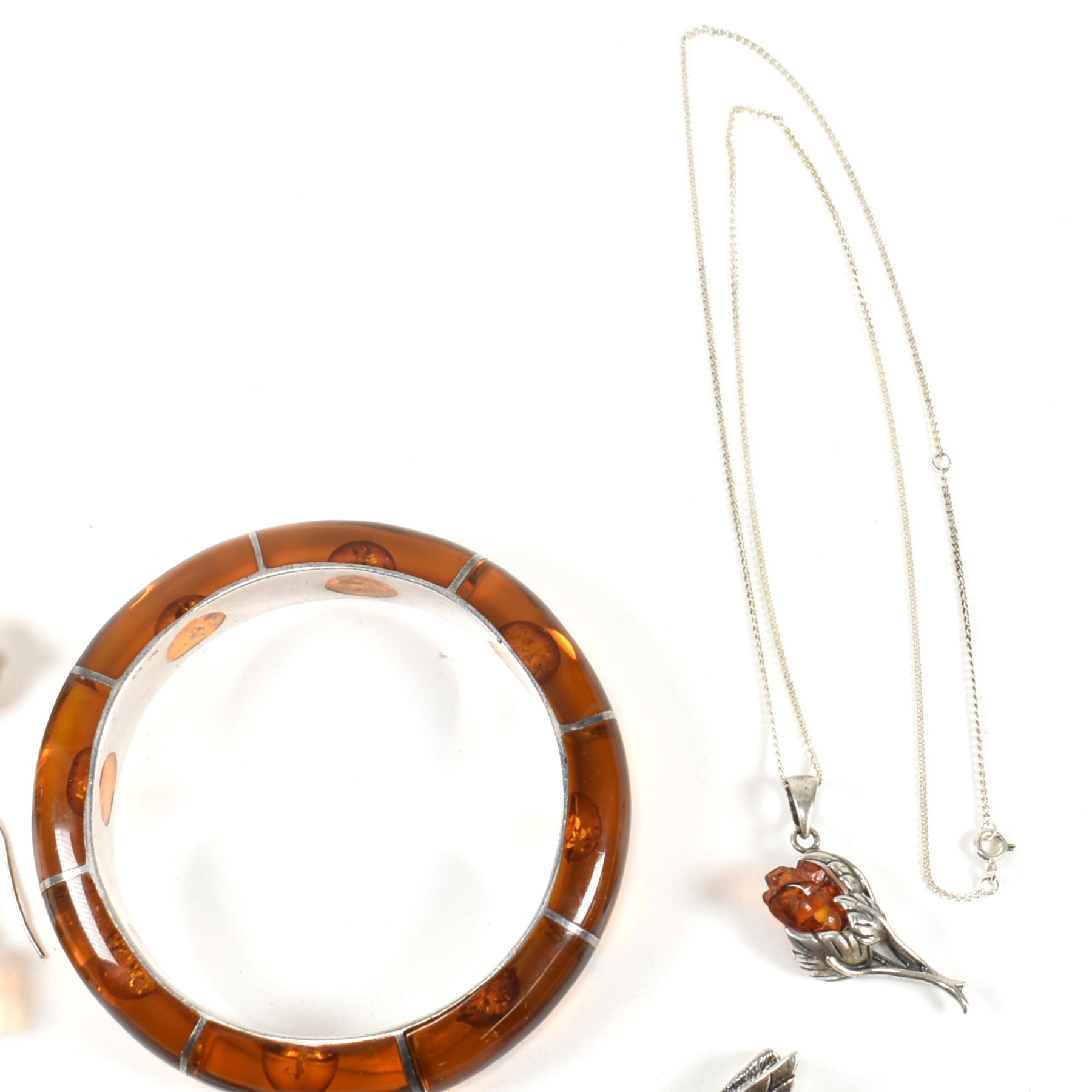 COLLECTION OF SILVER & AMBER JEWELLERY - Image 5 of 6