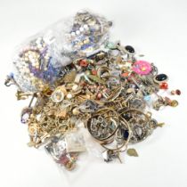 COLLECTION OF VINTAGE & LATER COSTUME JEWELLERY