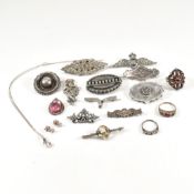 COLLECTION OF SILVER & SILVER TONE METAL & GEM SET JEWELLERY