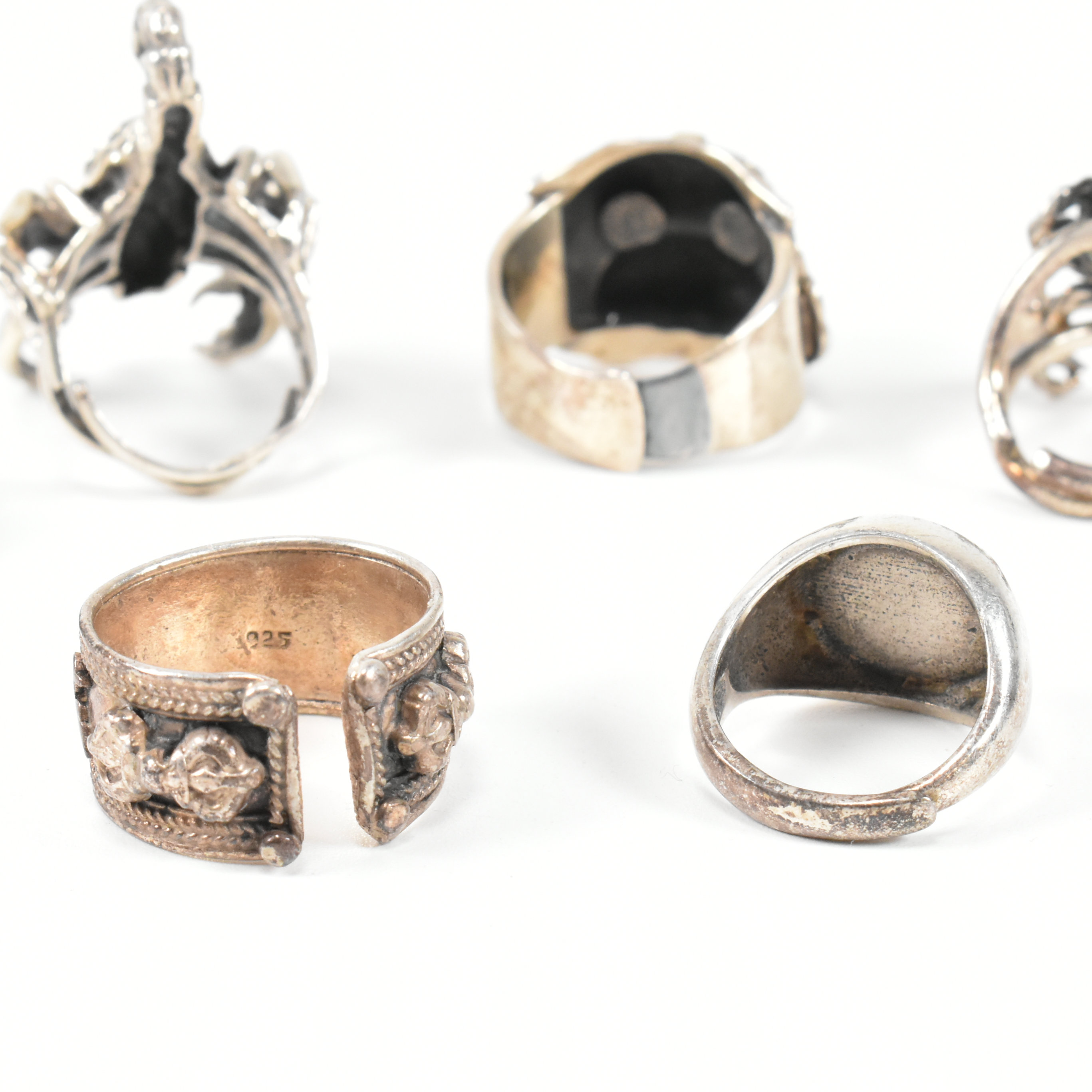 COLLECTION OF CONTEMPORARY 925 SILVER RINGS - Image 6 of 7
