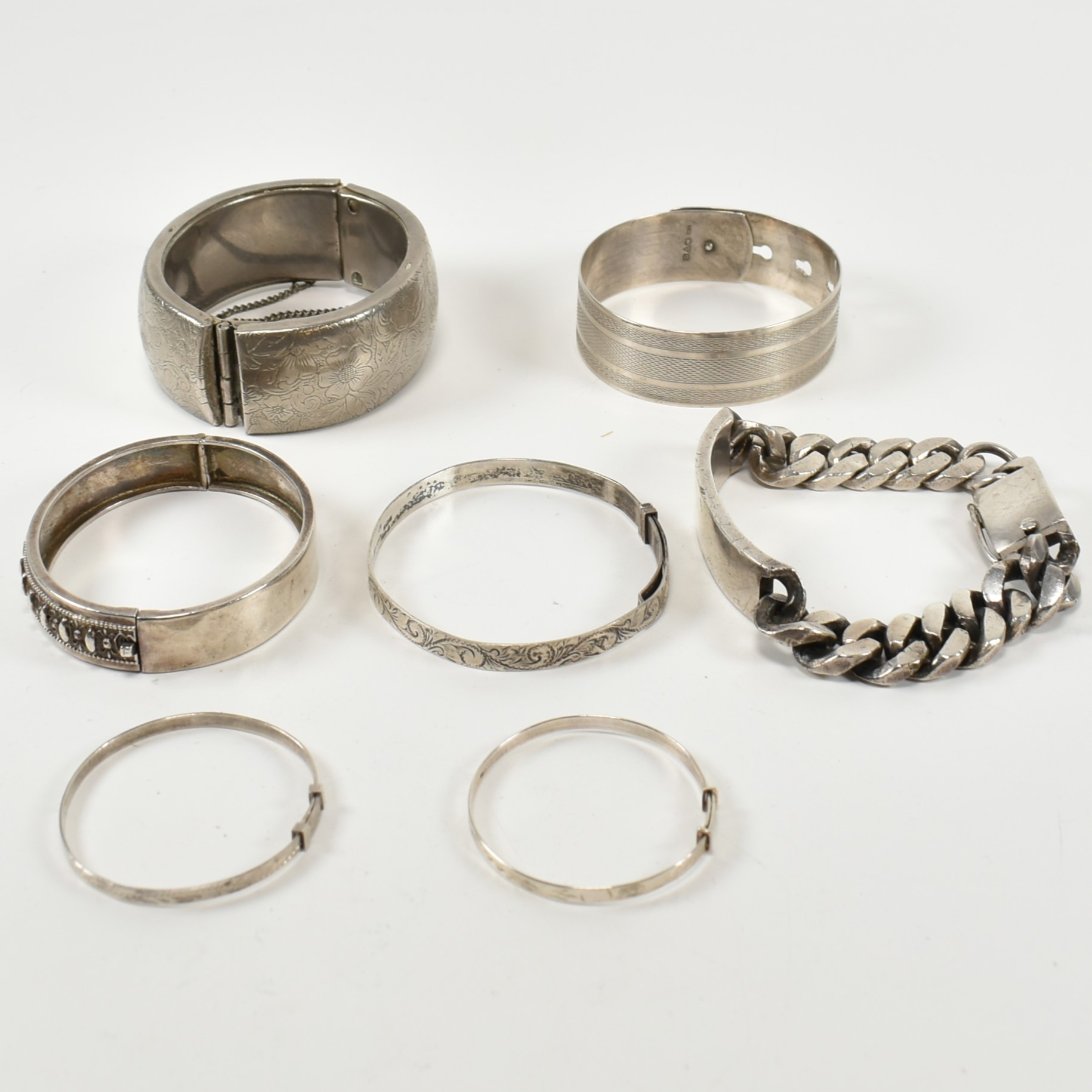 COLLECTION OF SILVER BRACELETS & BANGLES & ONE SILVER TONE METAL BRACELET - Image 4 of 5