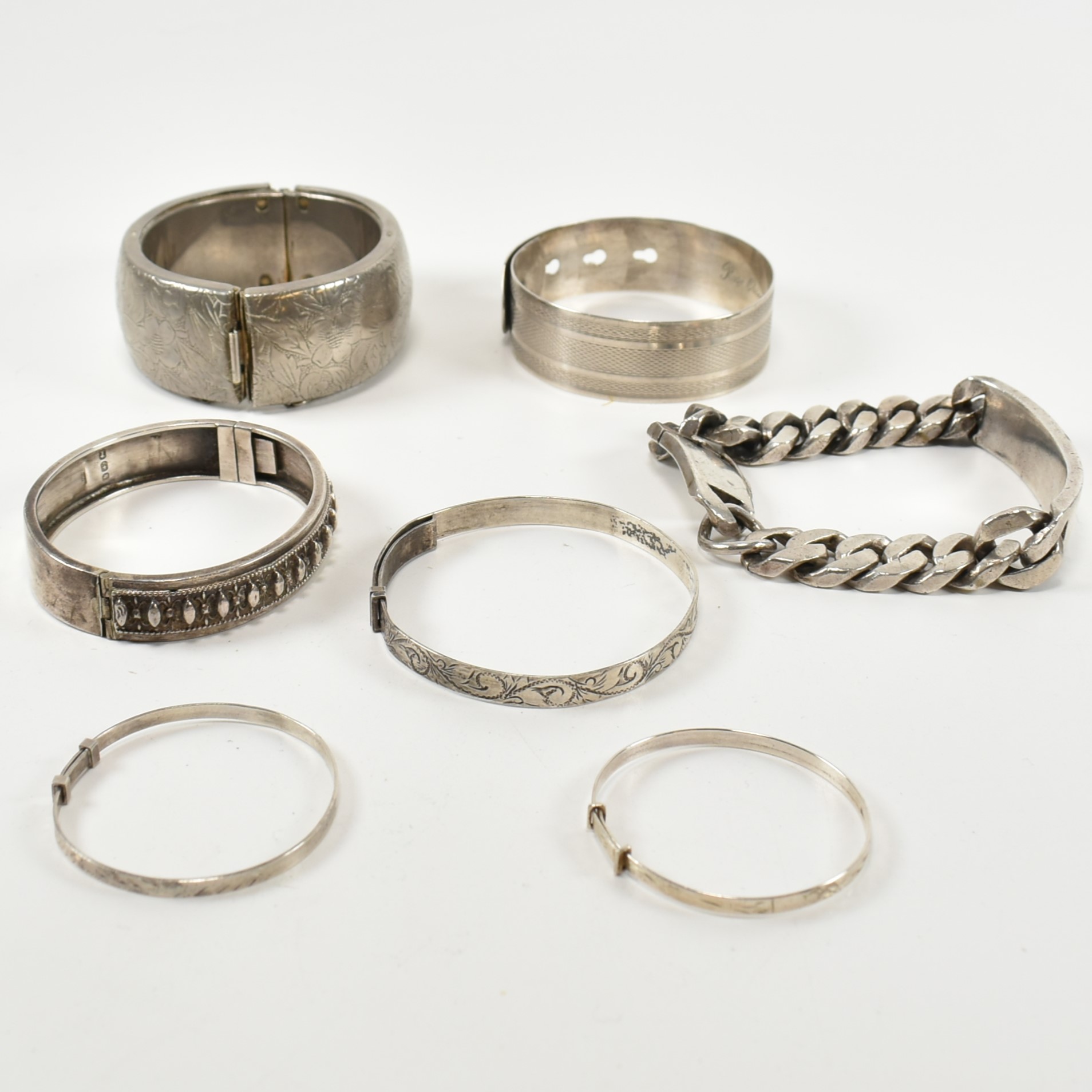 COLLECTION OF SILVER BRACELETS & BANGLES & ONE SILVER TONE METAL BRACELET - Image 3 of 5