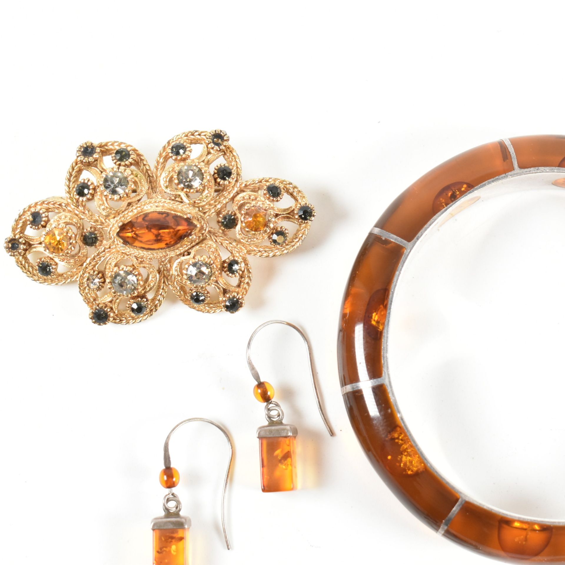 COLLECTION OF SILVER & AMBER JEWELLERY - Image 4 of 6