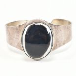 HALLMARKED SILVER & BULL'S EYE BANDED AGATE BANGLE