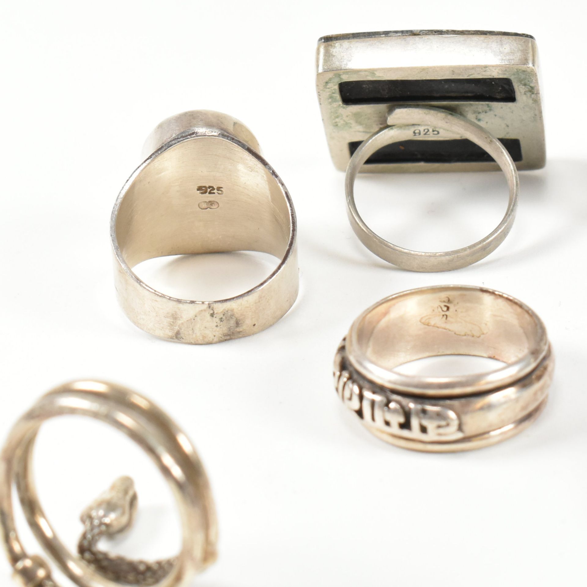 COLLECTION OF CONTEMPORARY 925 SILVER RINGS - Image 6 of 7