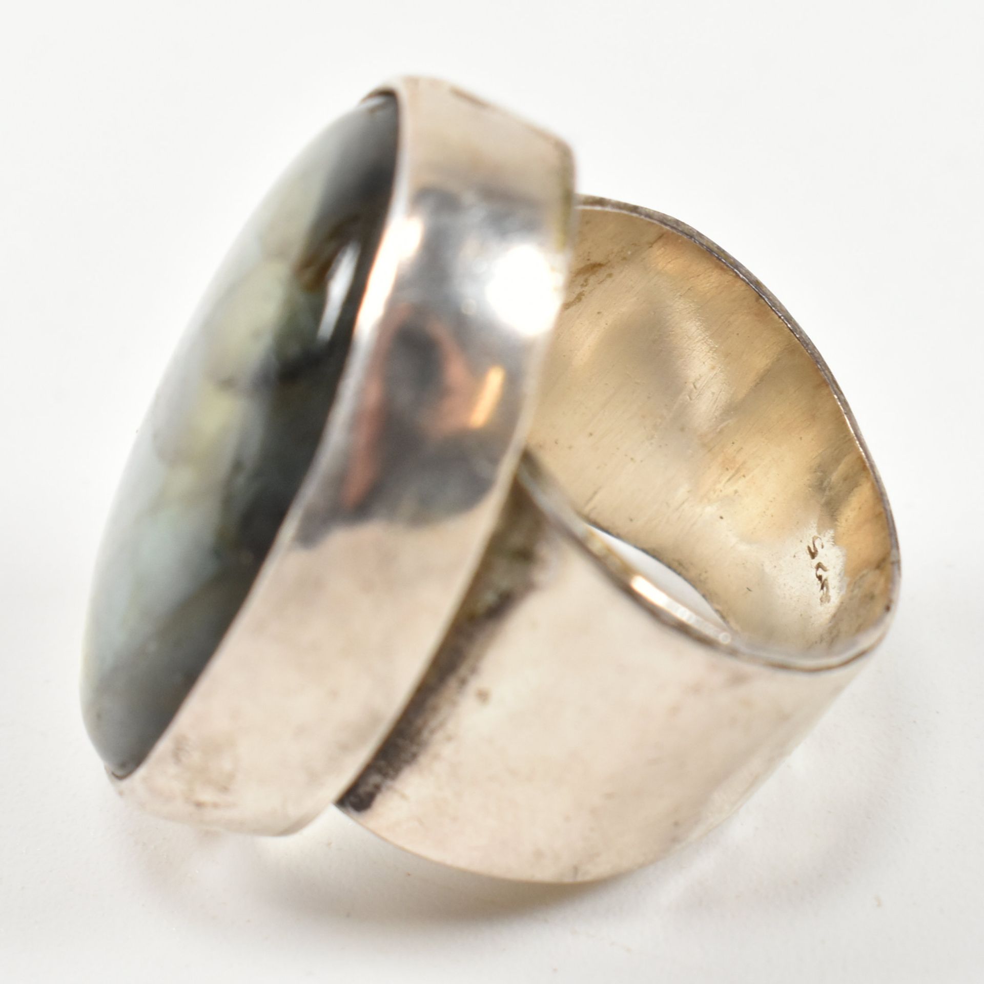 COLLECTION OF CONTEMPORARY 925 SILVER RINGS - Image 8 of 10