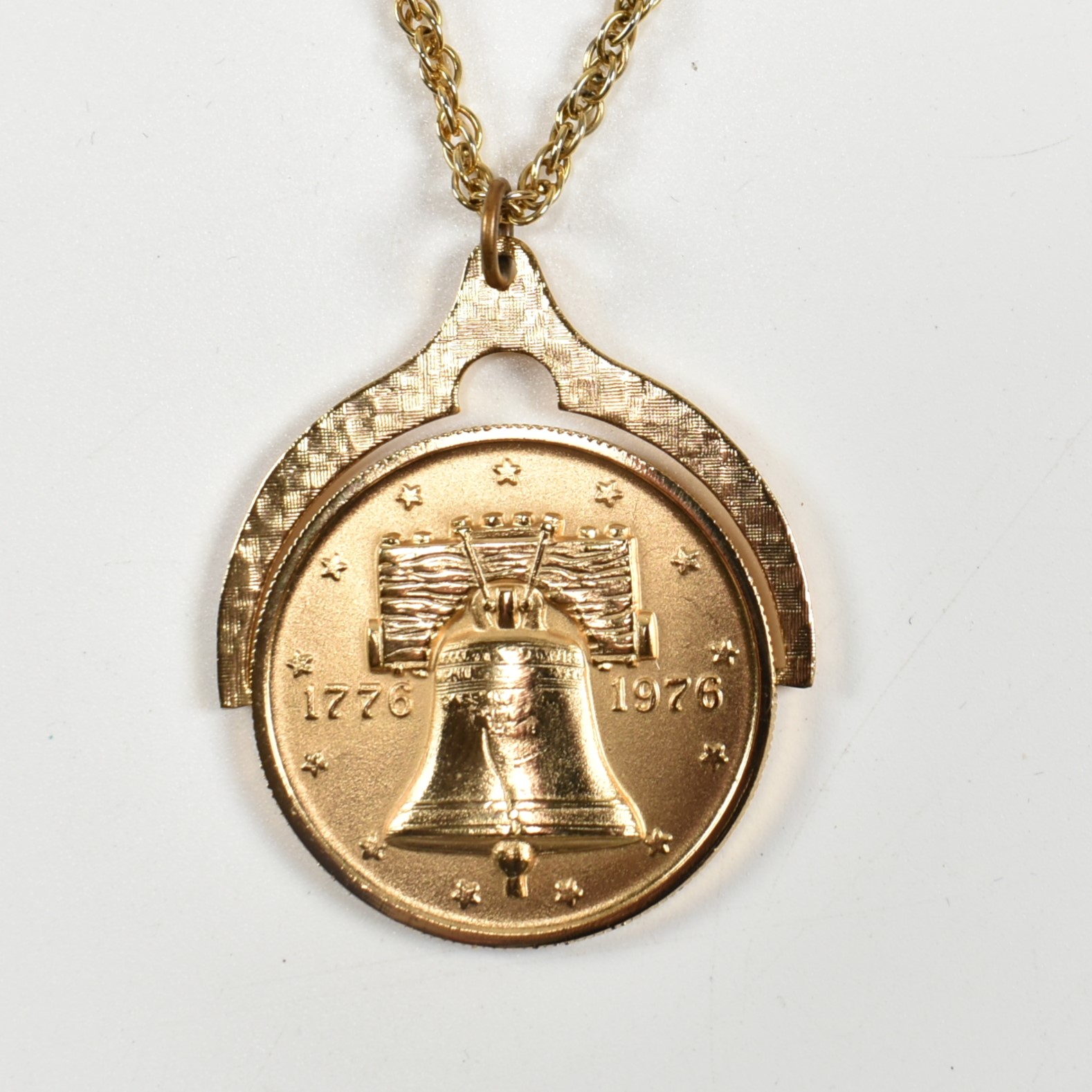 DA VINCI LIBERTY BELL PENDANT NECKLACE & GOLD PLATED NECKLACES - Image 7 of 7