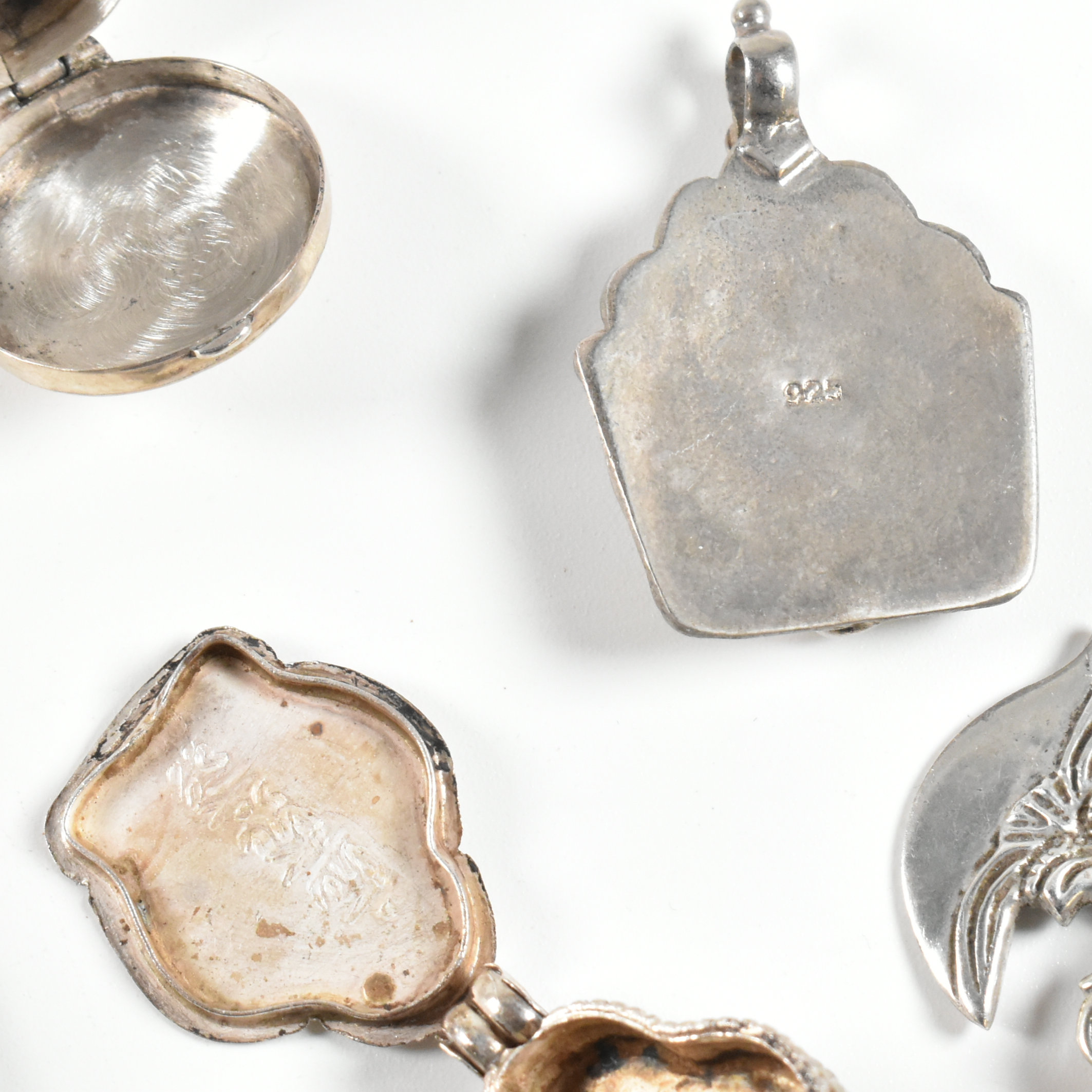 COLLECTION OF 925 SILVER & WHITE METAL PENDANTS - Bild 8 aus 9