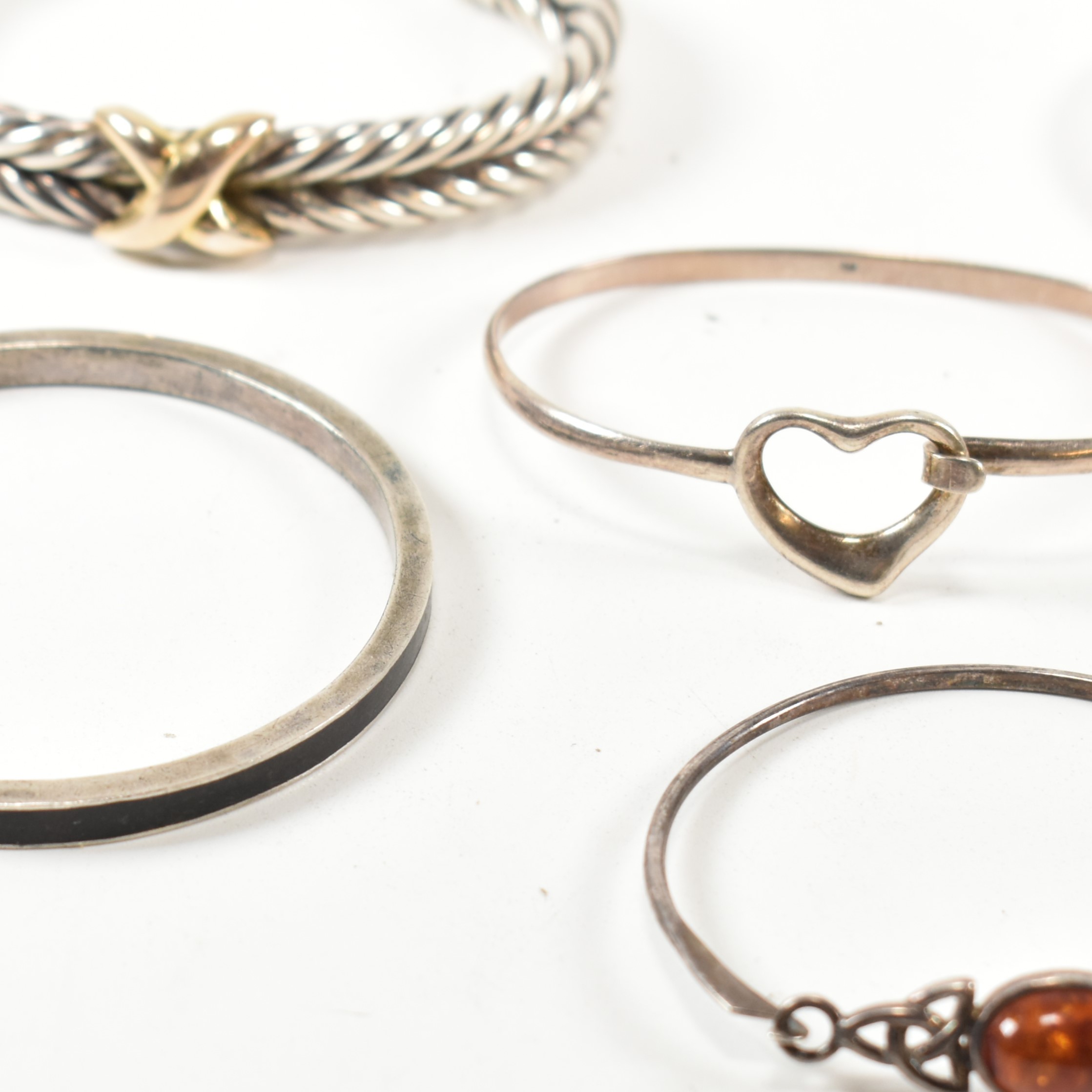 COLLECTION OF SILVER BANGLES & BRACELETS - Image 5 of 6