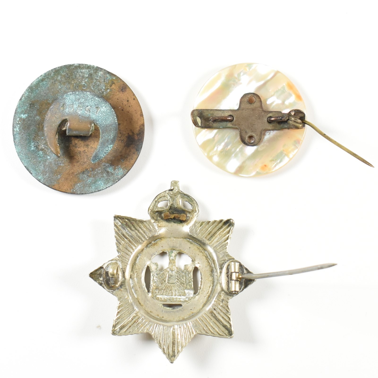 COLLECTION OF WHITE METAL POLICING BADGES & ABALONE BADGE - Image 3 of 4