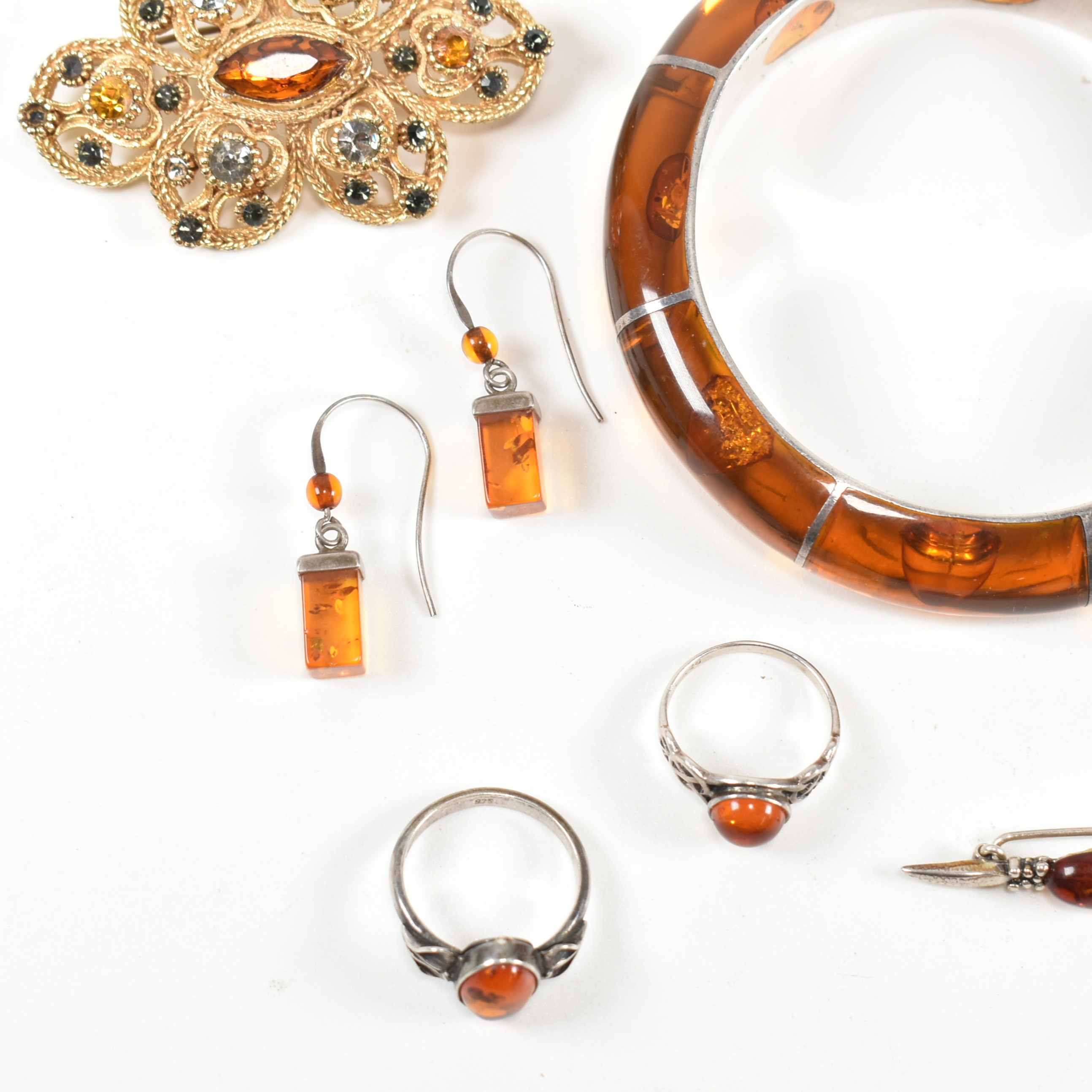 COLLECTION OF SILVER & AMBER JEWELLERY - Image 3 of 6