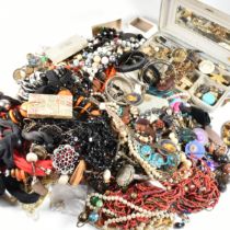 COLLECTION OF VINTAGE & MODERN COSTUME JEWELLERY
