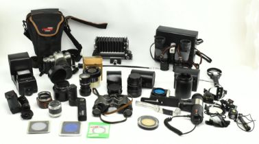 COLLECTION OF VINTAGE CAMERAS & CAMERA EQUIPMENT