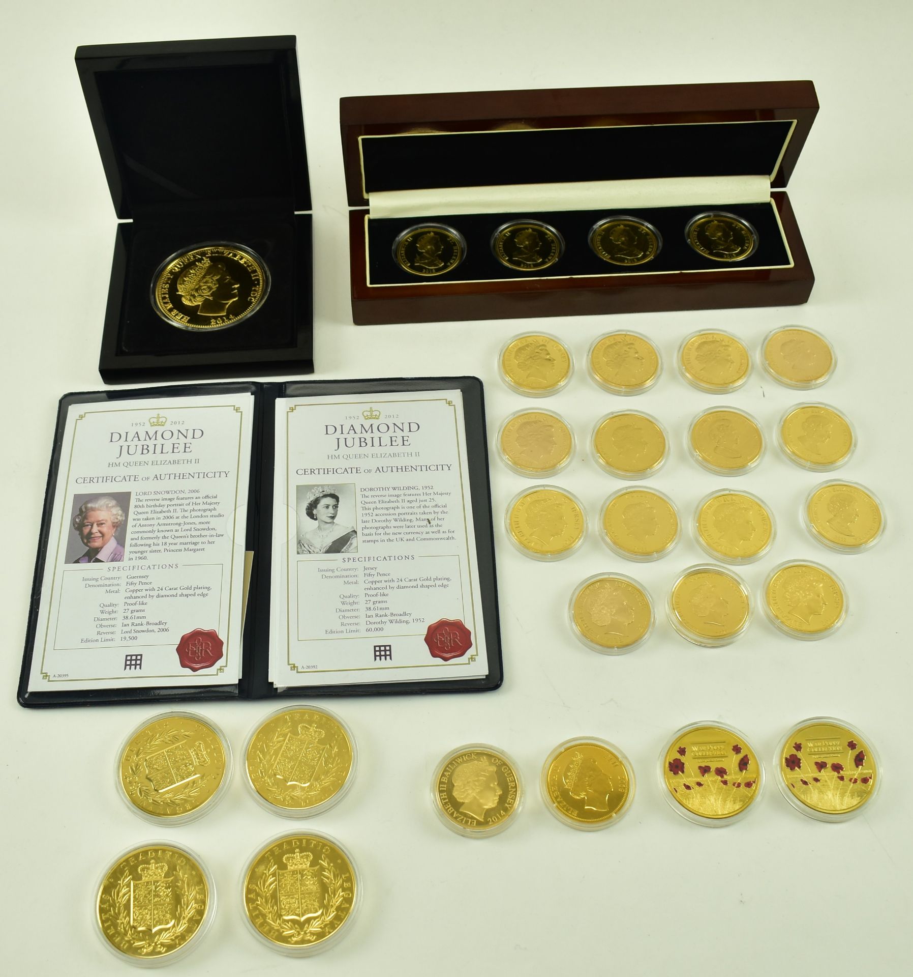 LARGE COLLECTION OF COMMEMORATIVE UK & FOREIGN COINS - Image 6 of 6