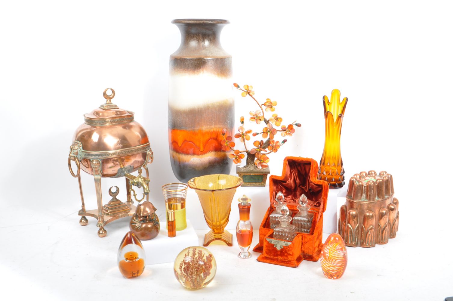 Online - Antiques & Collectables - Ceramics, Collectables, Music Memorabilia & Ephemera