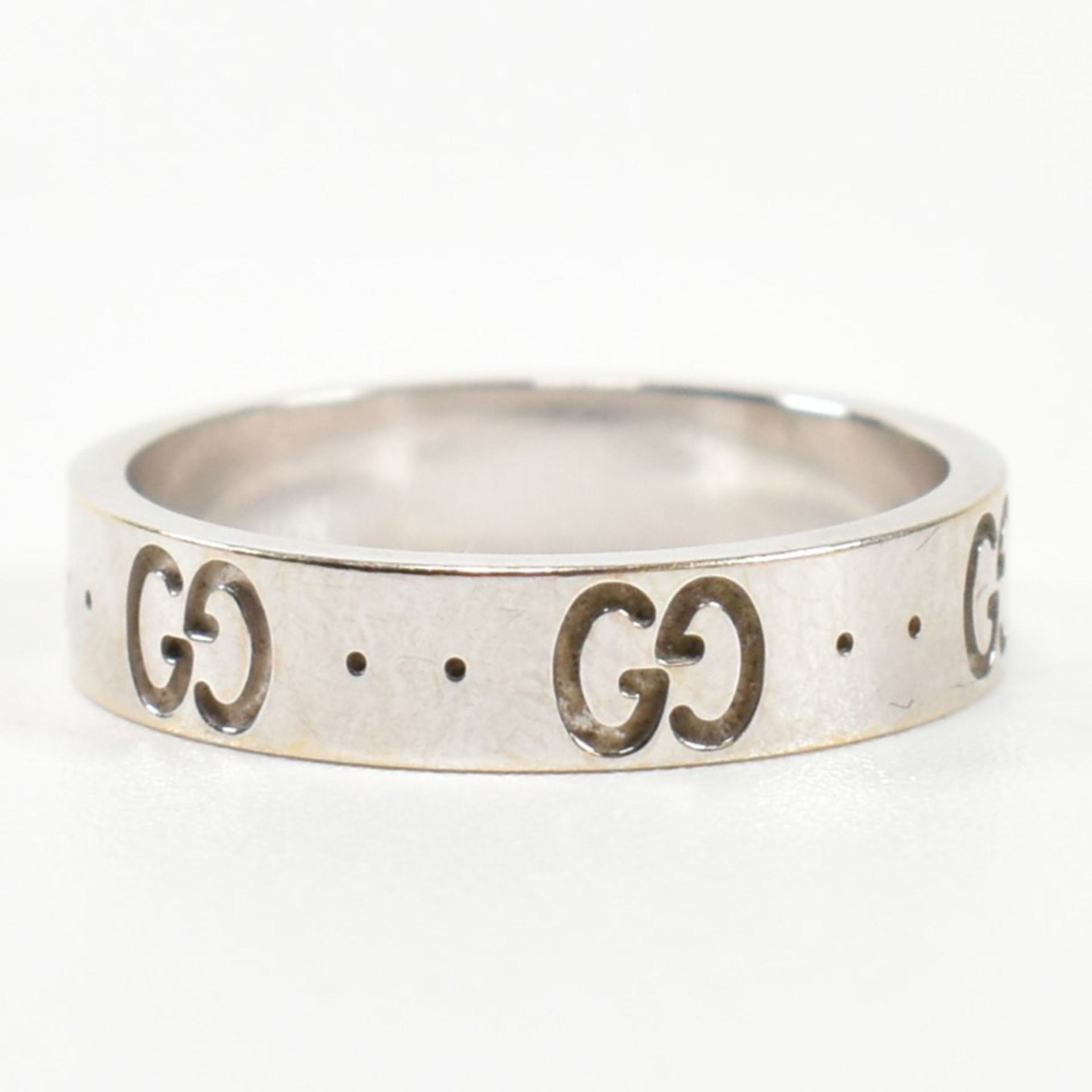 HALLMARKED 18CT WHITE GOLD GUCCI ICON BAND RING