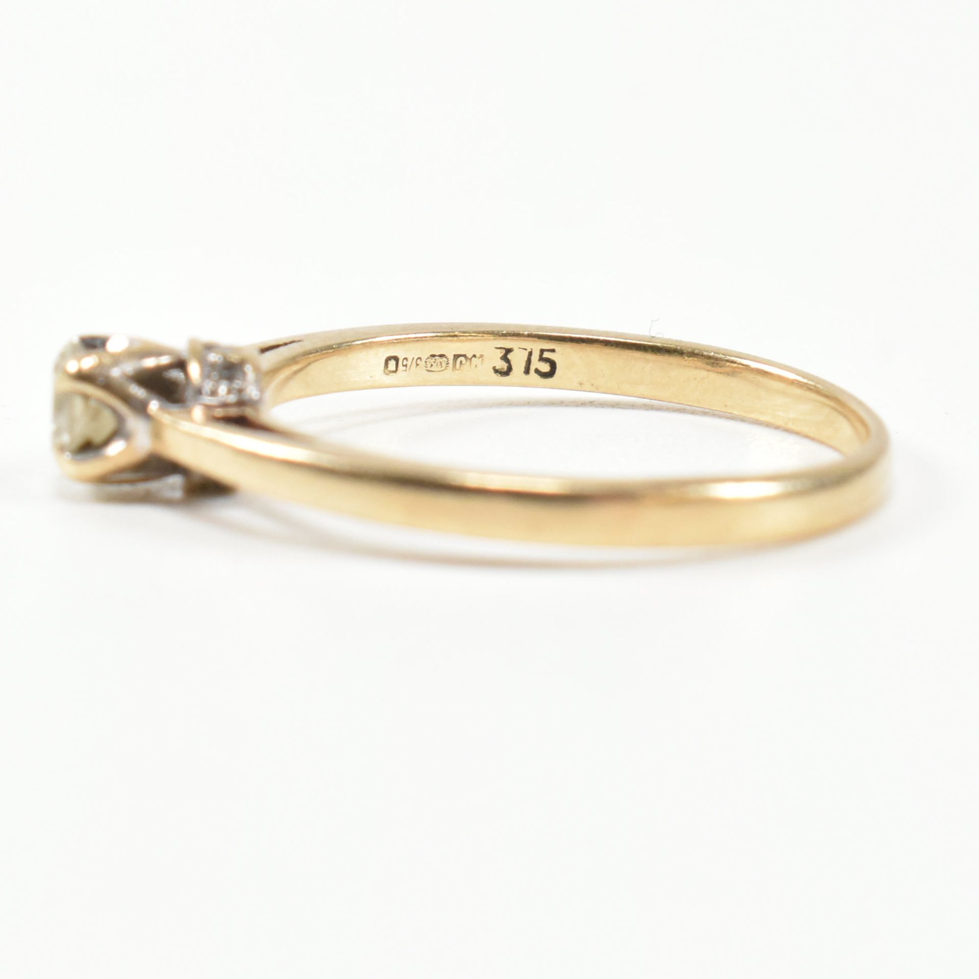 HALLMARKED 9CT GOLD & DIAMOND SOLITAIRE RING - Image 5 of 9