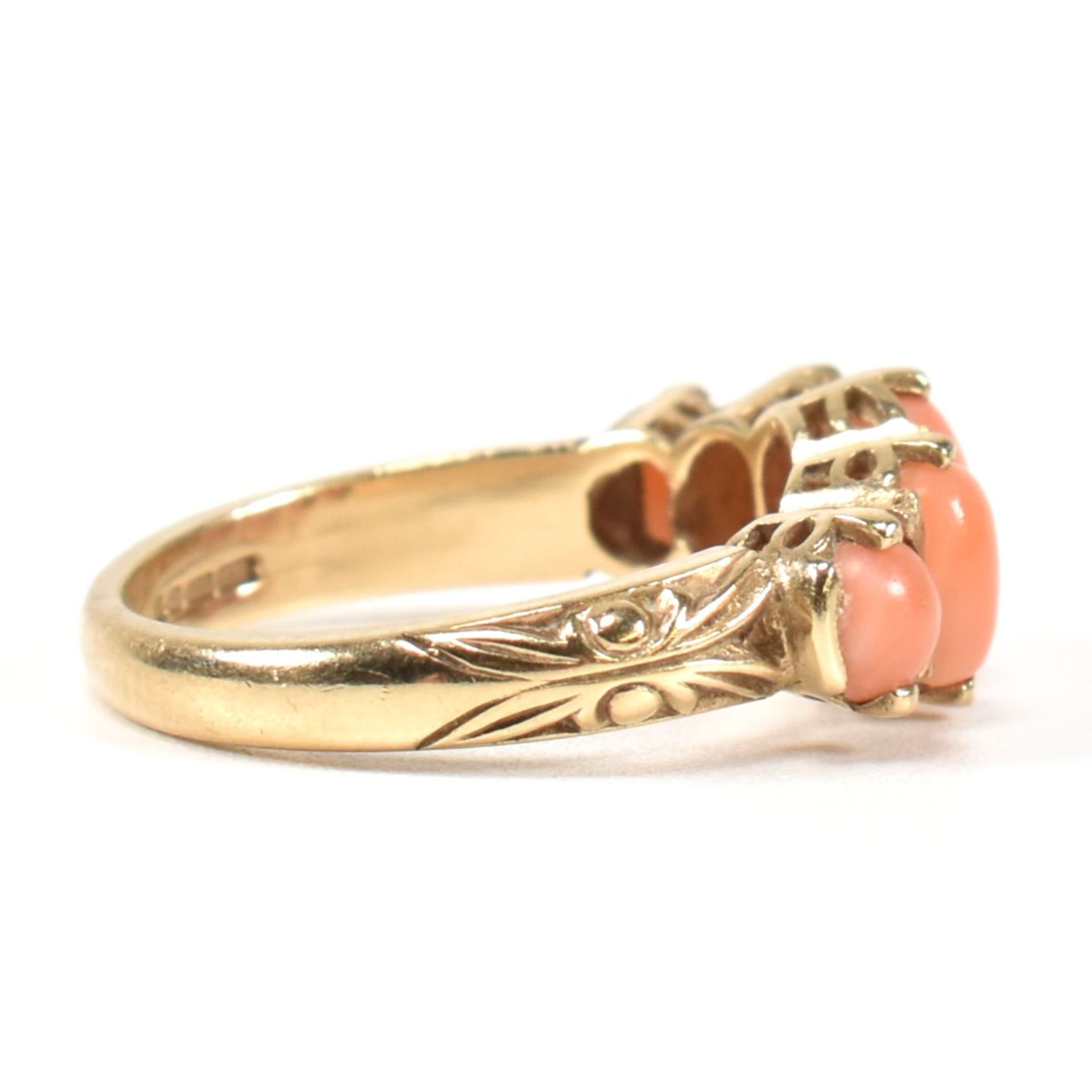 HALLMARKED 9CT GOLD & CORAL FIVE STONE RING - Image 7 of 8