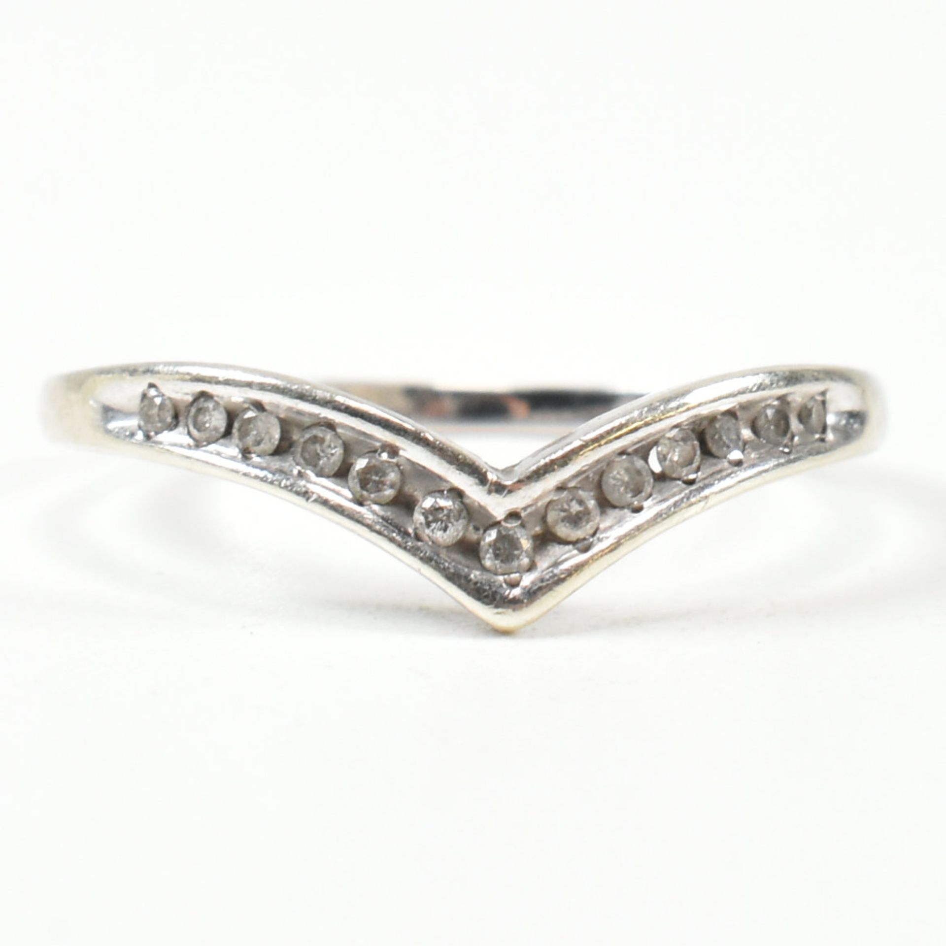 HALLMARKED 9CT WHITE GOLD & DIAMOND WISHBONE RING