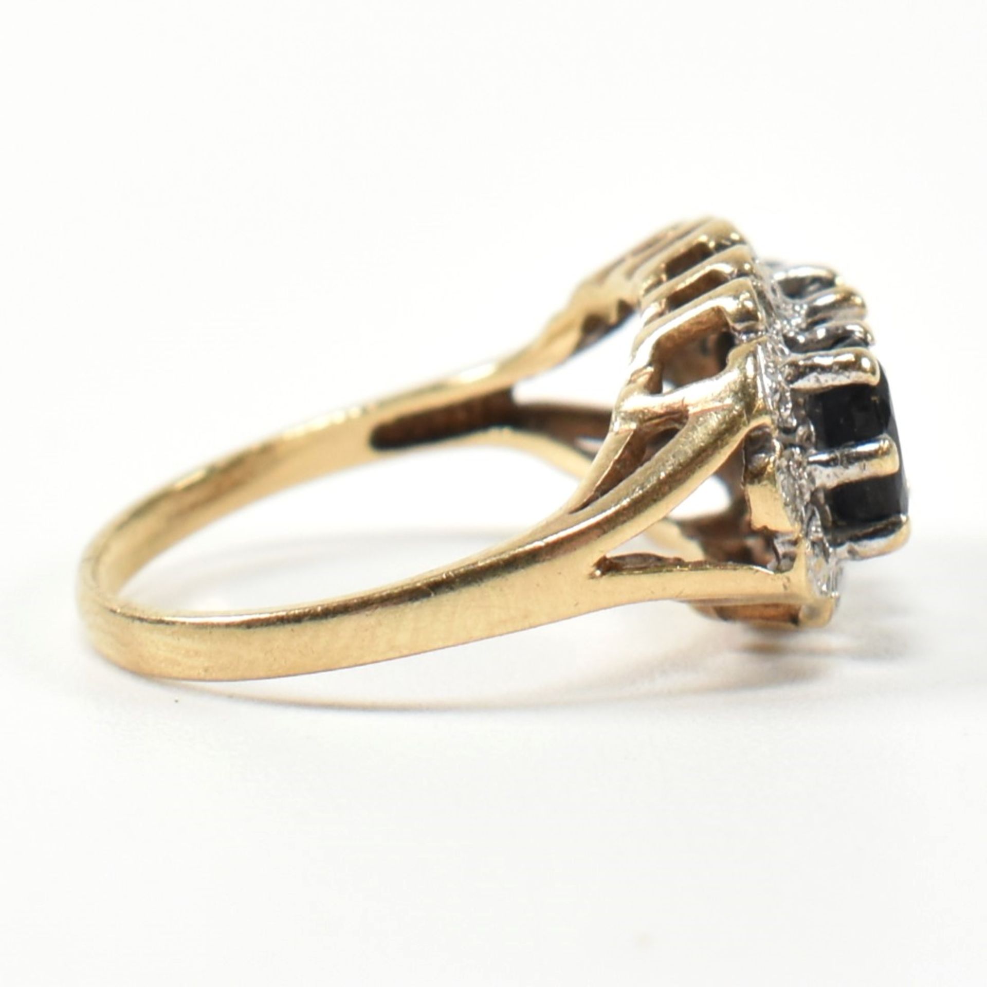 9CT GOLD SAPPHIRE & DIAMOND THREE STONE RING - Image 4 of 8