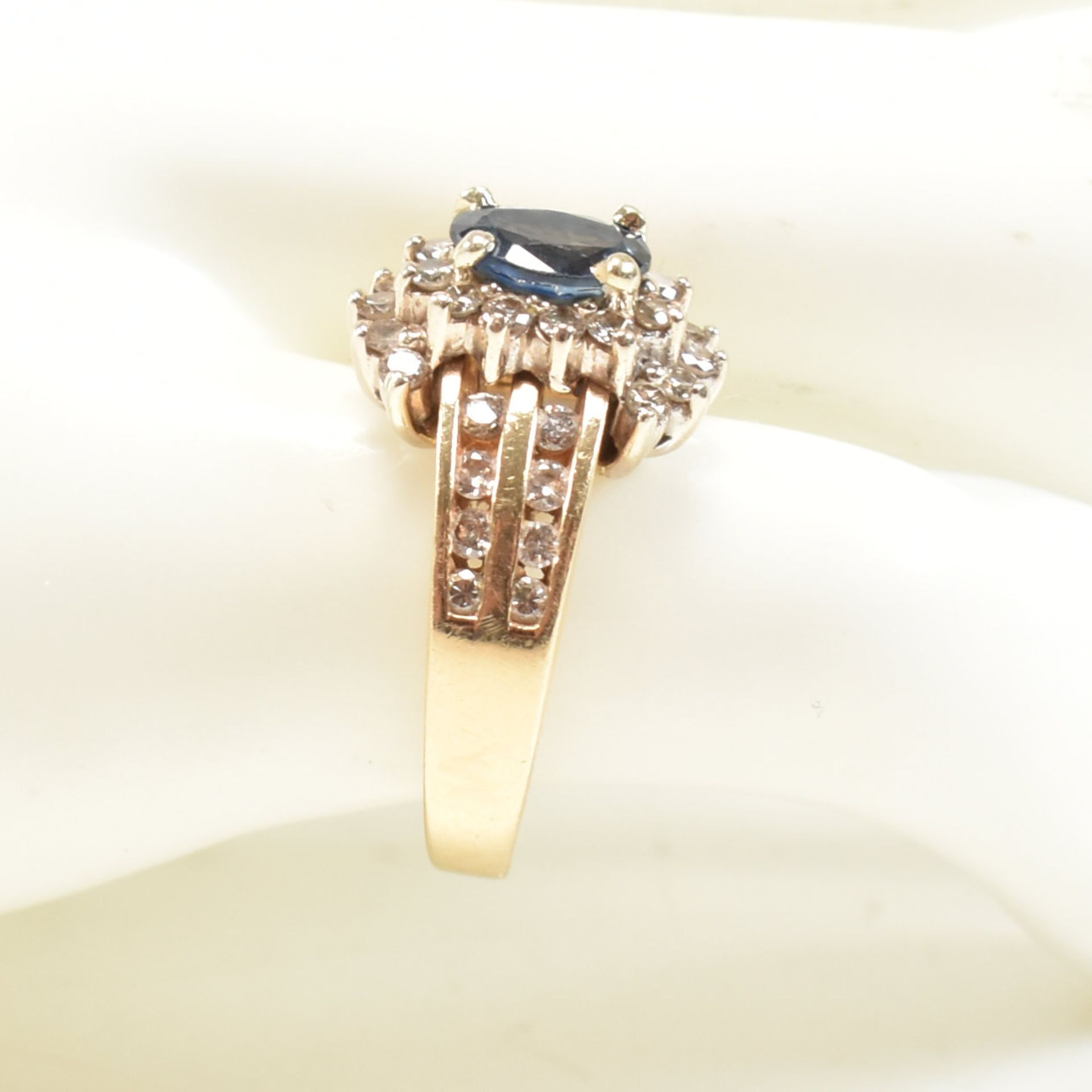 14CT GOLD & SAPPHIRE & DIAMOND CLUSTER RING - Bild 7 aus 7