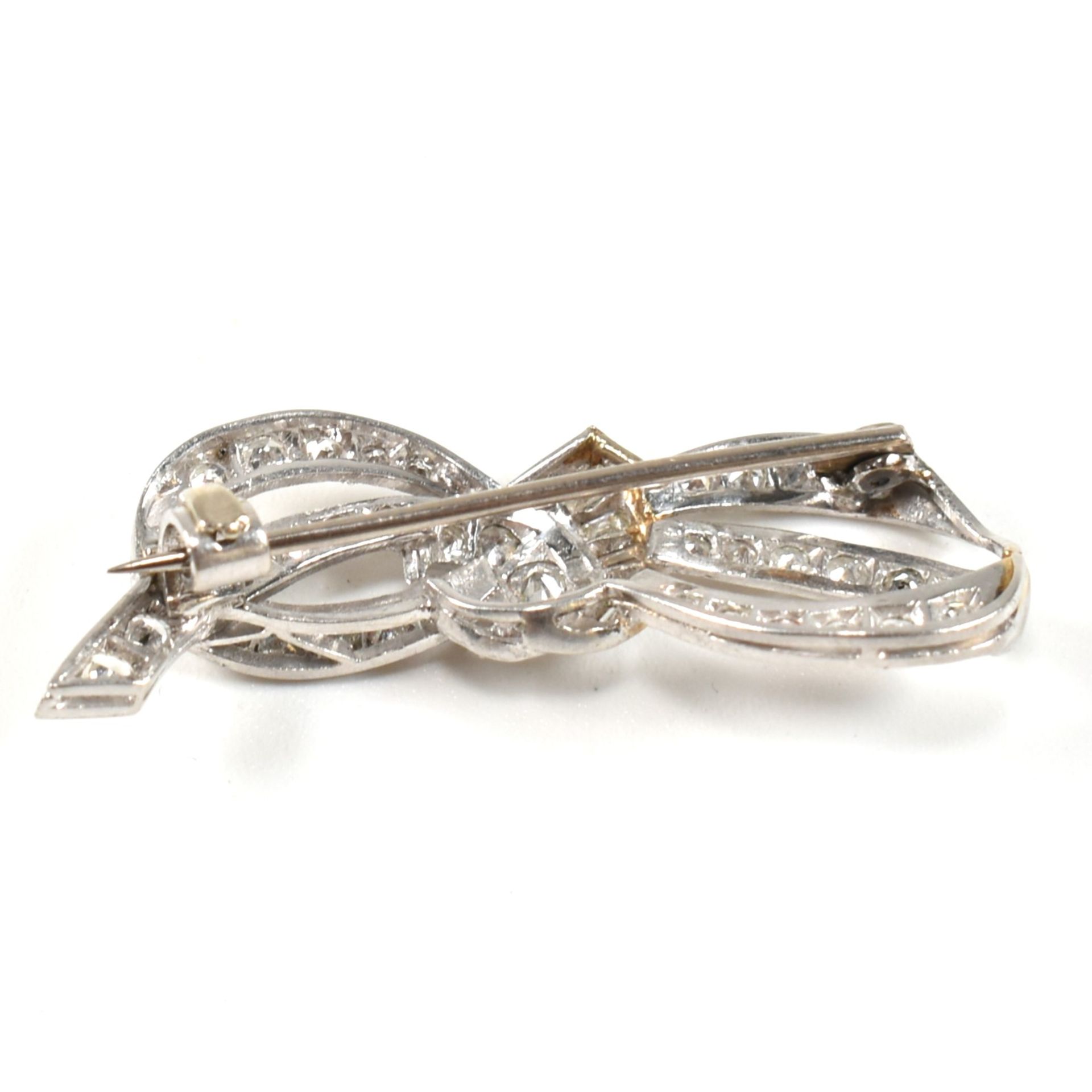 ART DECO DIAMOND RIBBON BOW BROOCH PIN - Image 2 of 6