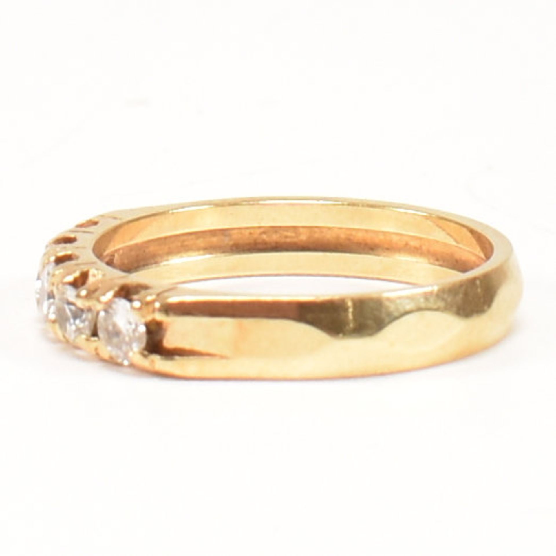 18CT GOLD & DIAMOND FIVE STONE RING - Image 3 of 9