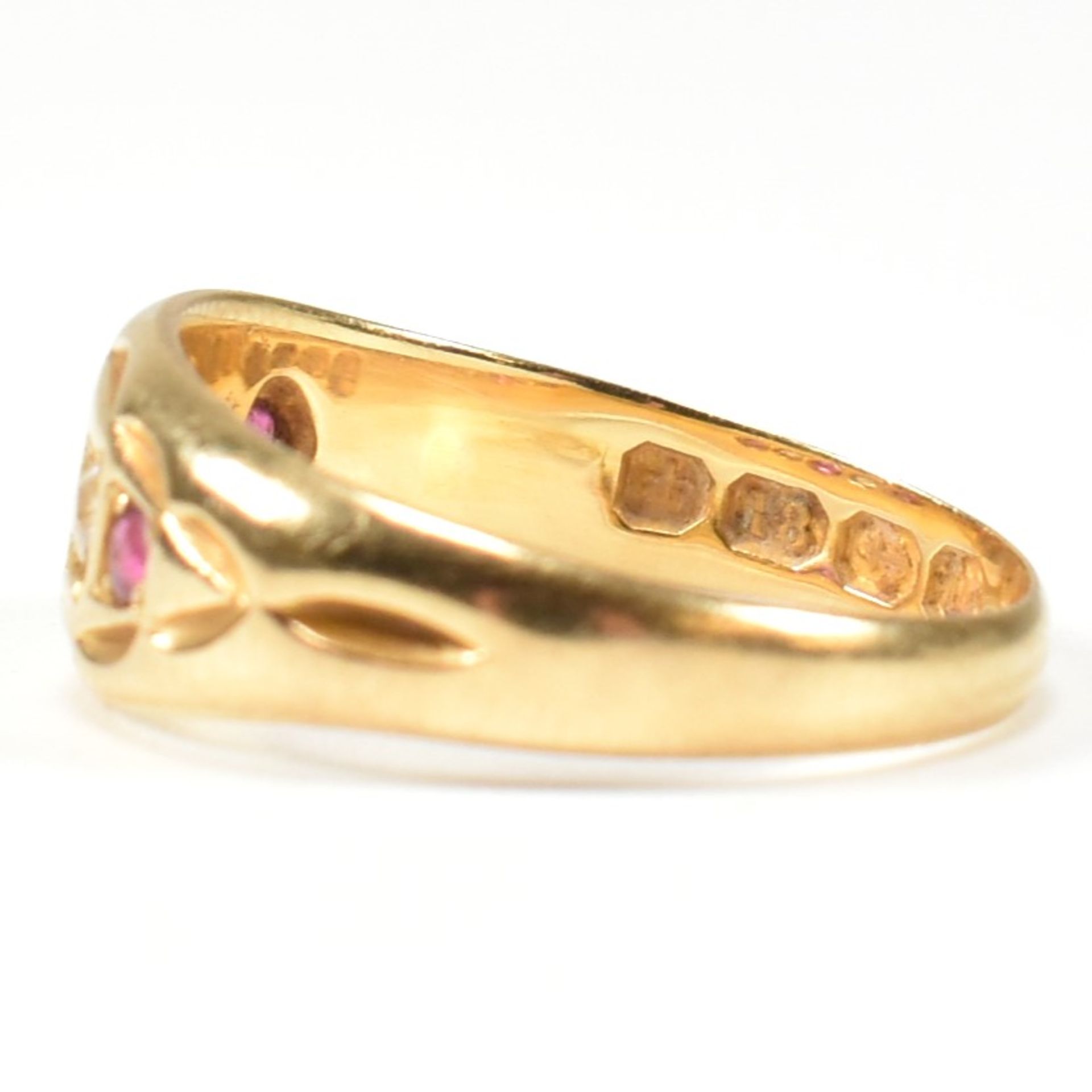 VICTORIAN HALLMARKED 18CT GOLD RUBY & DIAMOND GYPSY RING - Bild 6 aus 9