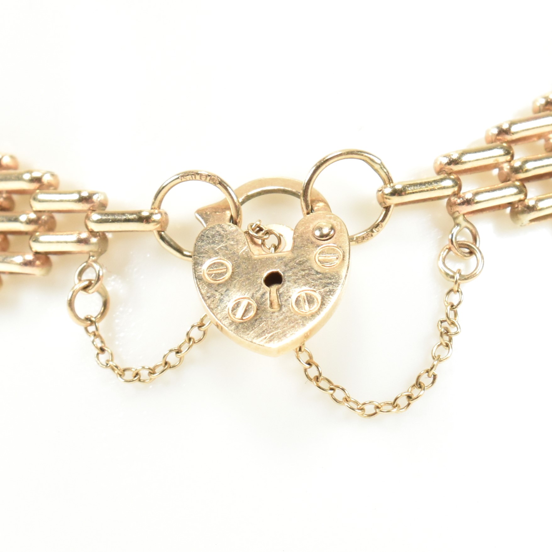 HALLMARKED 9CT GOLD GATE LINK BRACELET WITH HEART PADLOCK CLASP - Image 2 of 9