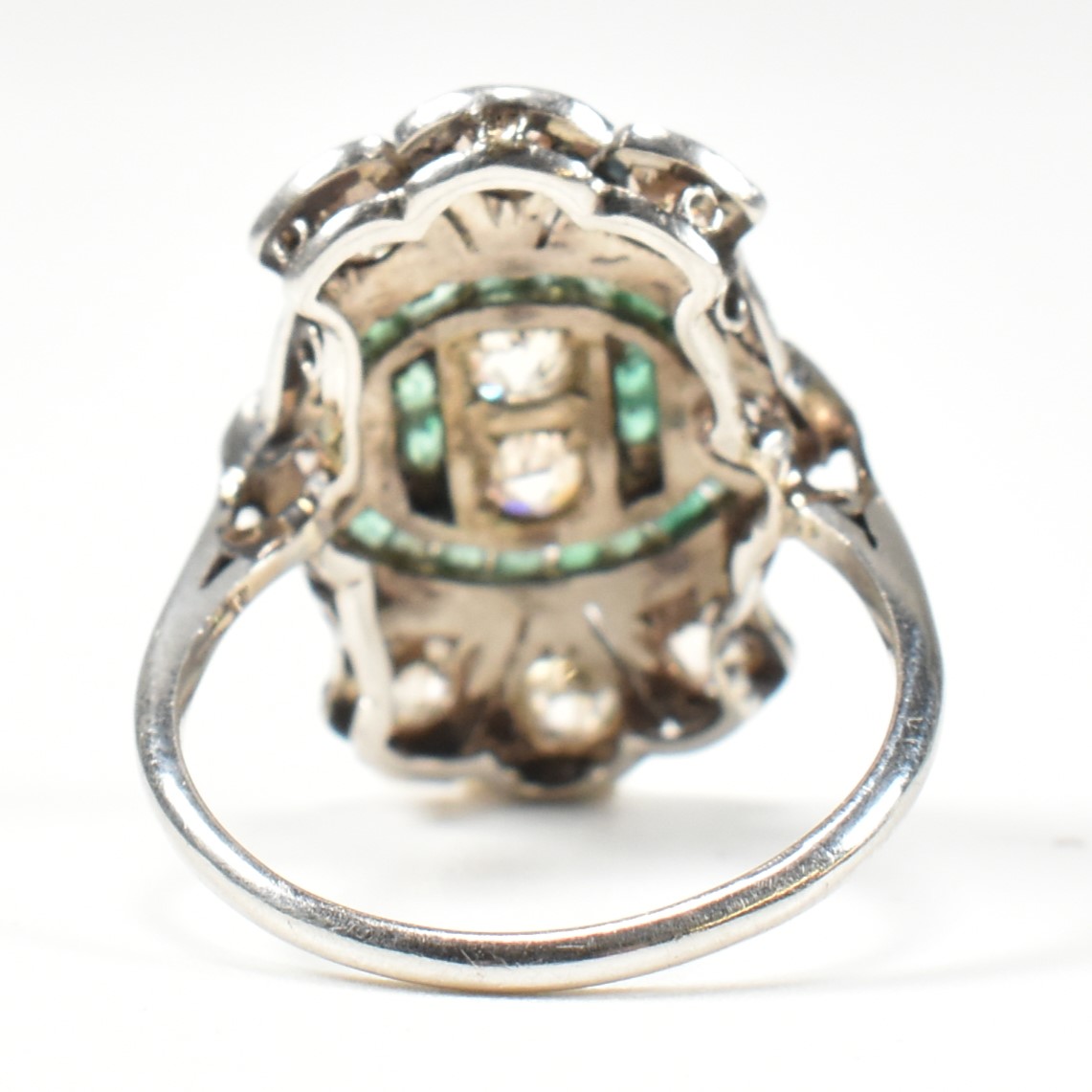 ART DECO PLATINUM EMERALD & DIAMOND RING - Image 3 of 10