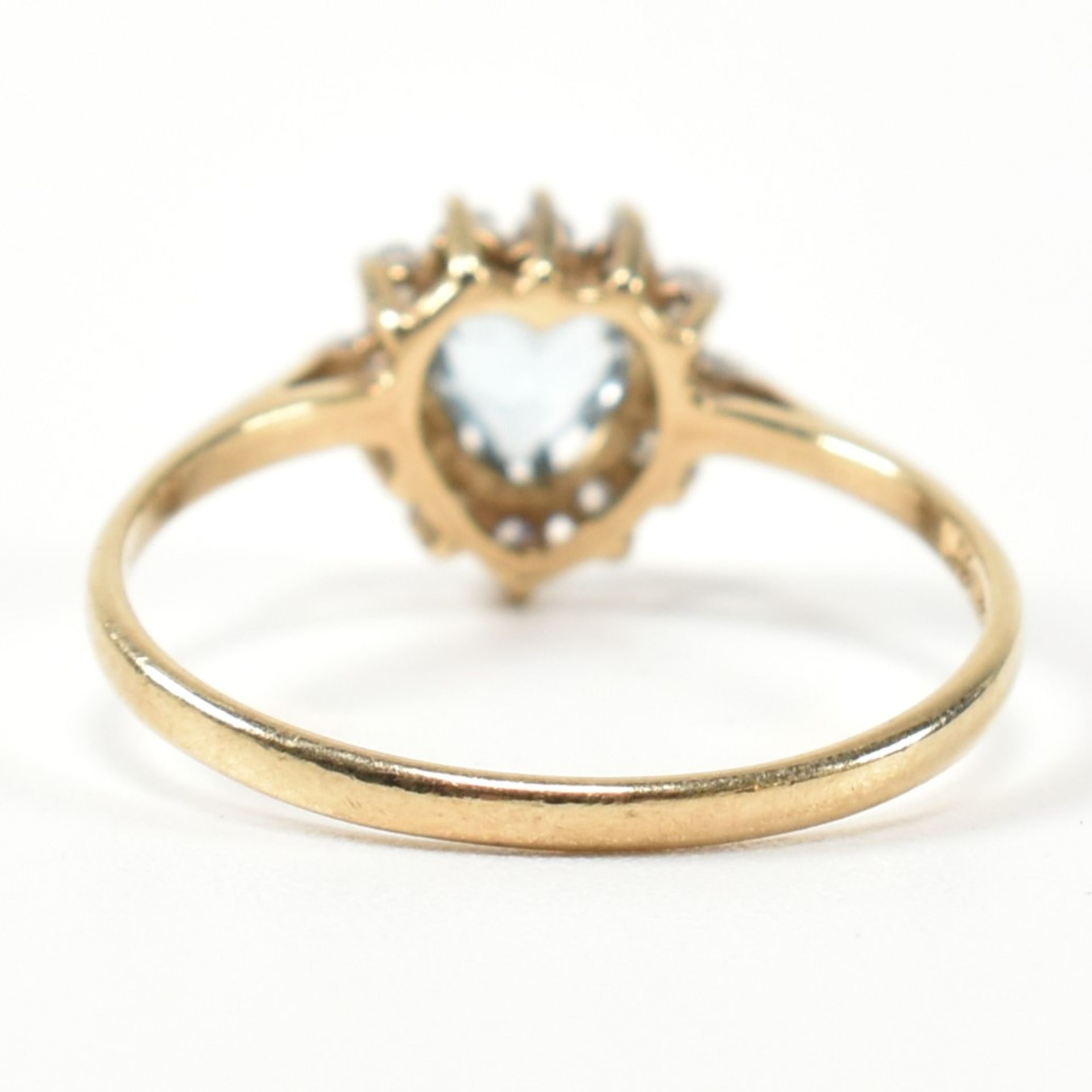 HALLMARKED 9CT GOLD TOPAZ & CZ HEART CLUSTER RING - Image 3 of 9